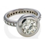 DIAMOND-RING. Date: 2010s. Material: Platinum, with mark. Total Weight: ca. 16,5 g. EU-RM: 55.