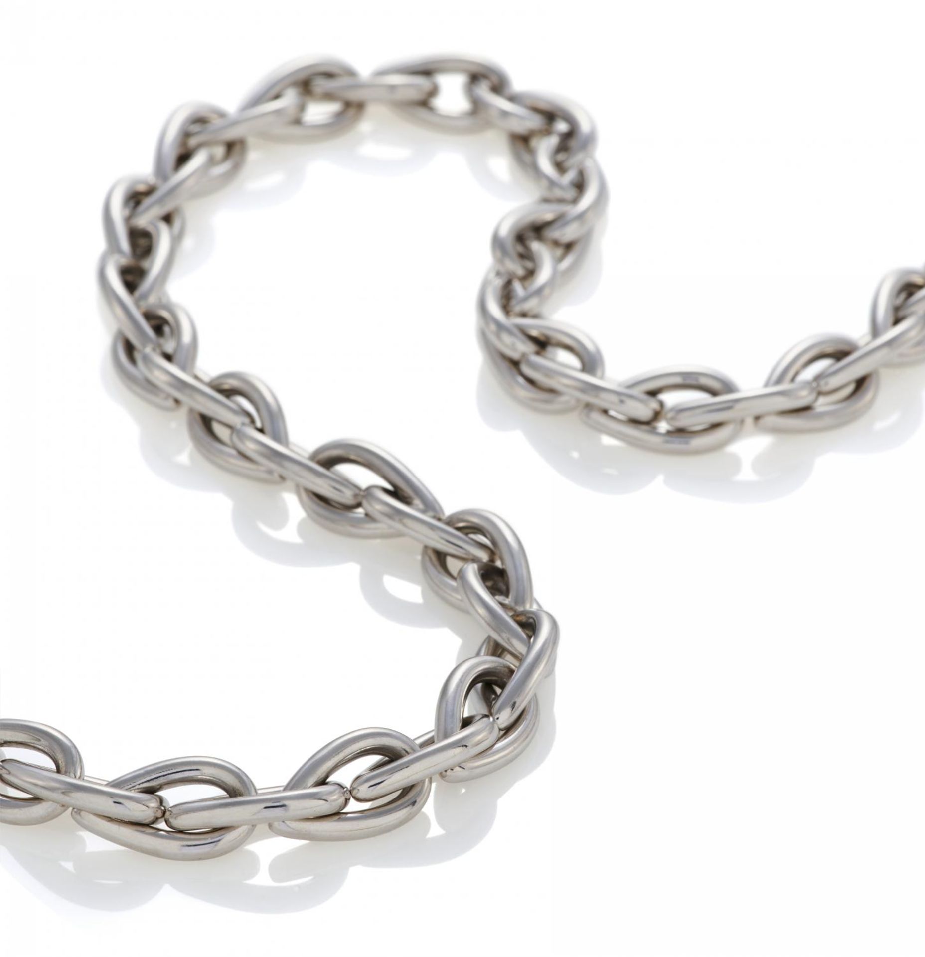 GOLD-CHAIN. Material: 750/- white gold, tested. Total Weight: ca. 153,5 g. Measurement: Length 66,0.