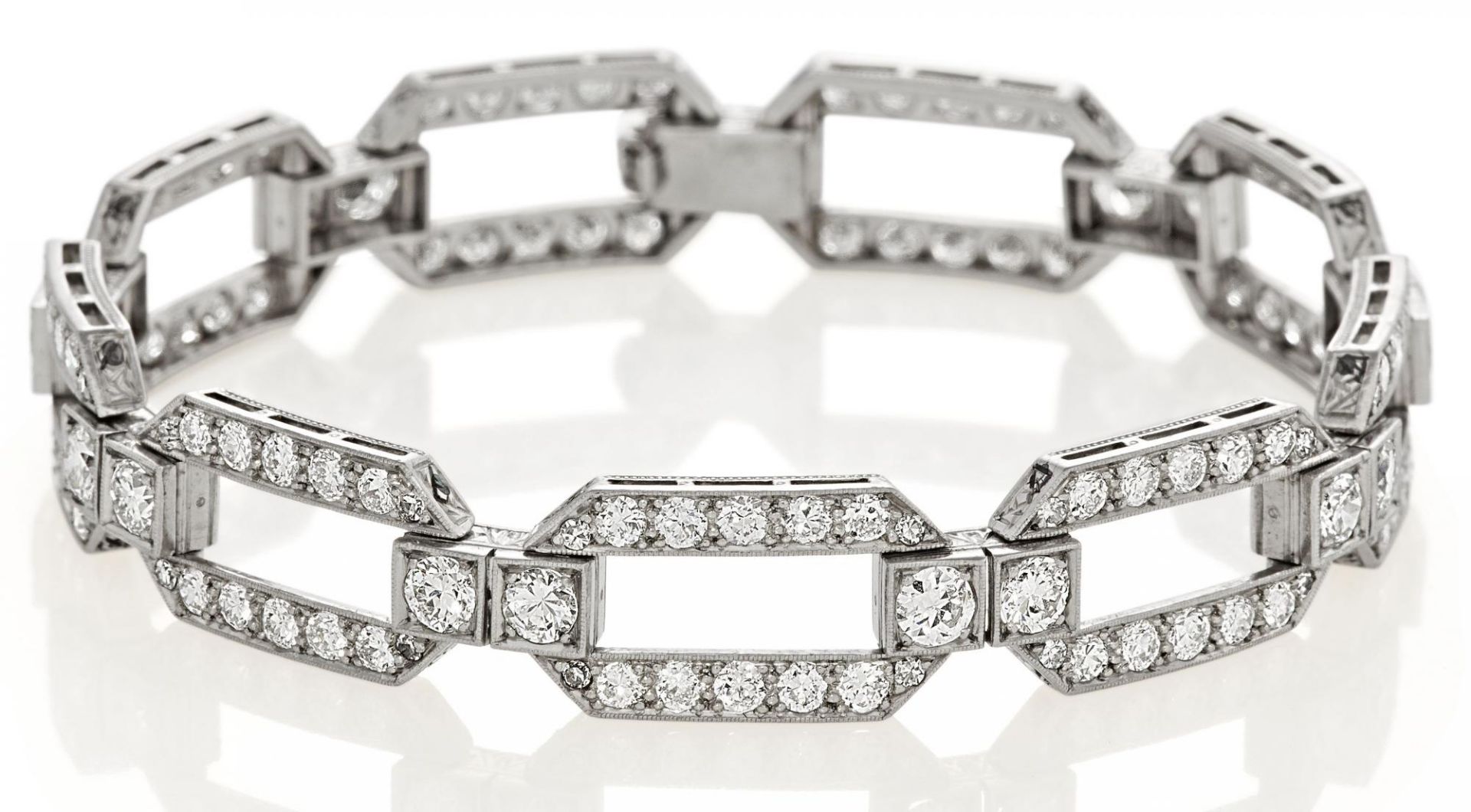 DIAMOND-BRACELET. Origin: Europe. Date: 1920s. Material: Platinum, tested. Total Weight: ca. 23,5 g.