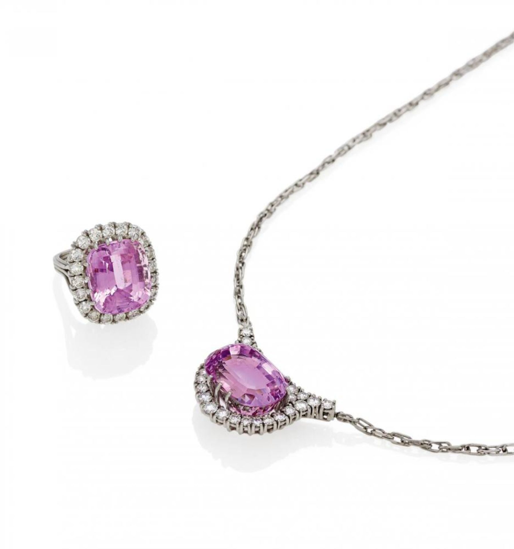 KUNZITE-DIAMOND-SET. Origin: Germany. Date: ca. 1960. Material: 585/- white gold. Total Weight: 42.0 - Bild 2 aus 3