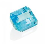 LOOSE AQUAMARINE. Gemstones: 1 faceted aquamarine in step-cut ca. 76.7 ct, ca. 29.1 x 23.7 x 14.7