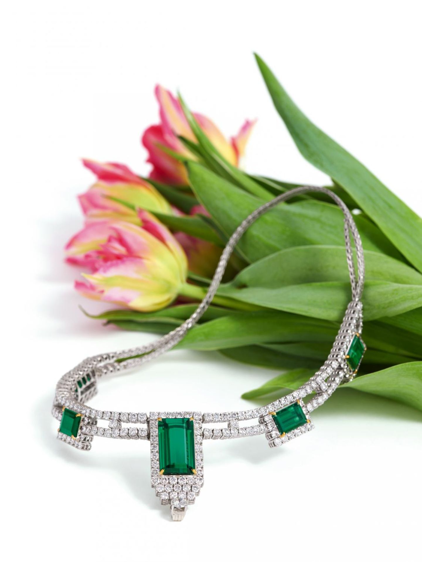 TOURMALINE-DIAMOND-NECKLACE. Case/Wristband: 750/- white gold, prongs of the tourmaline-settings - Bild 2 aus 2