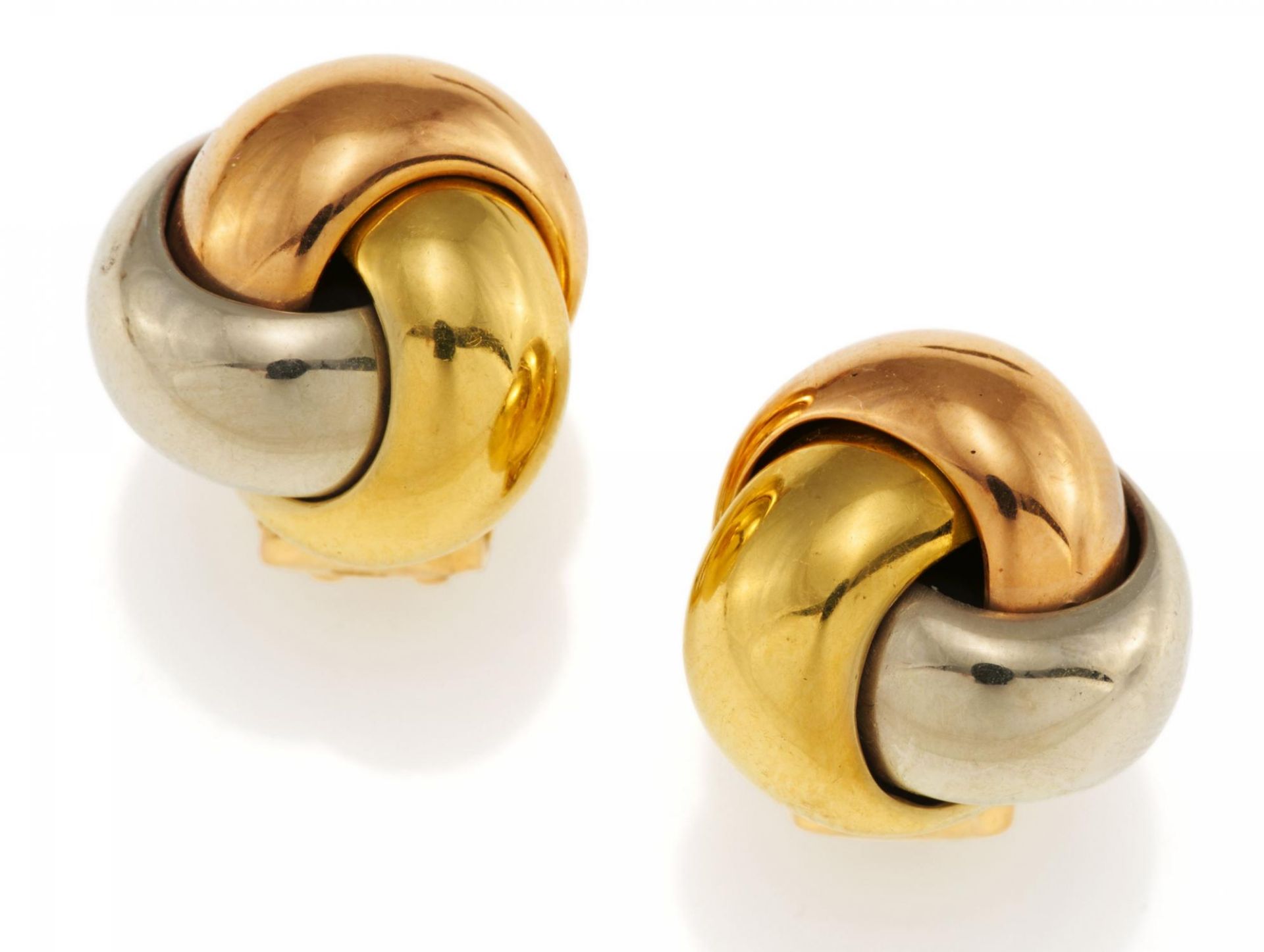 CARTIERTrinity Love Knot. Ear Stud Clips. Origin: France. Date: 1990s. Material: 750/- yellow-/