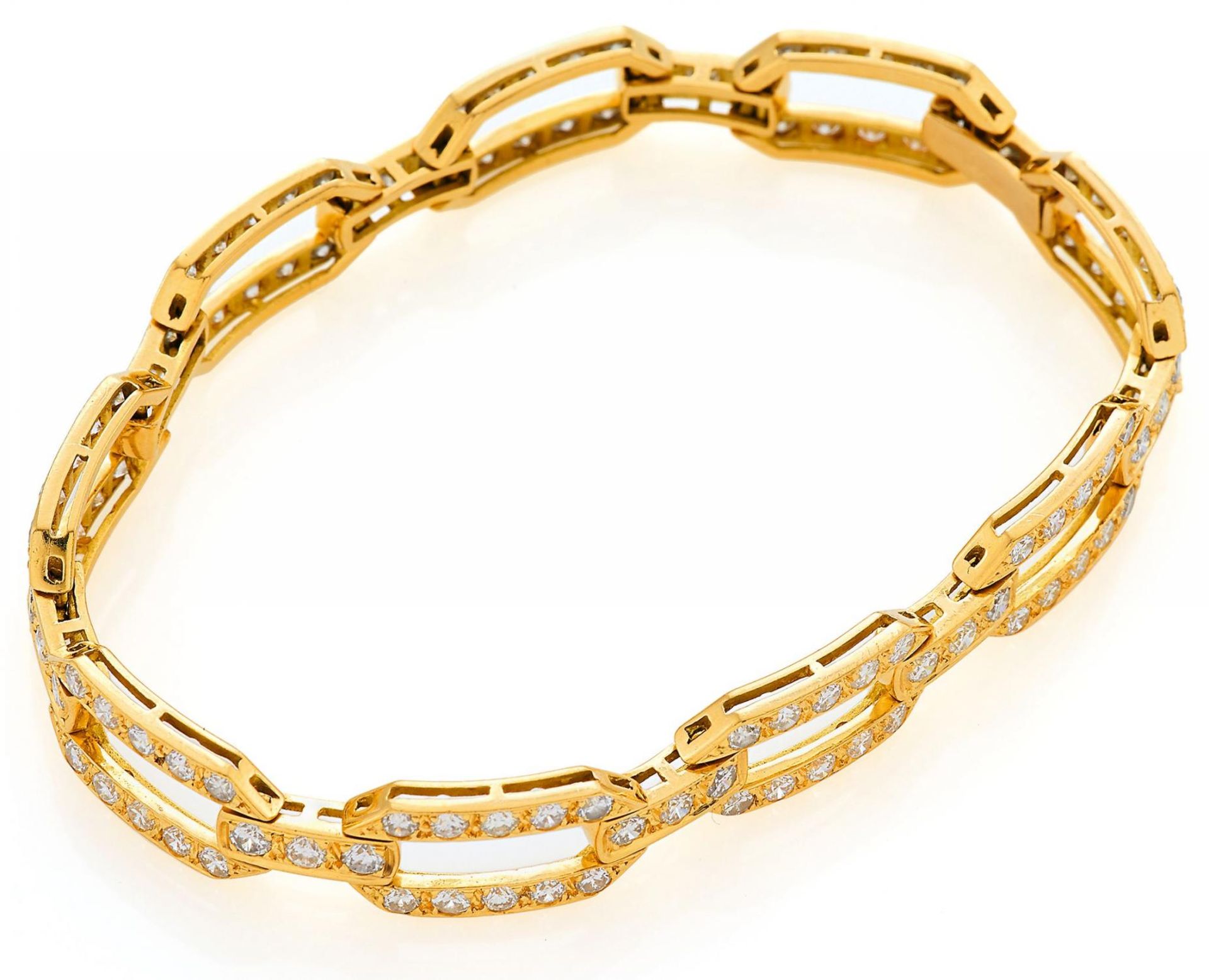 DIAMOND-BRACELET. Origin: France. Date: 1970s. Material: 750/- yellow gold, with mark. Total Weight: