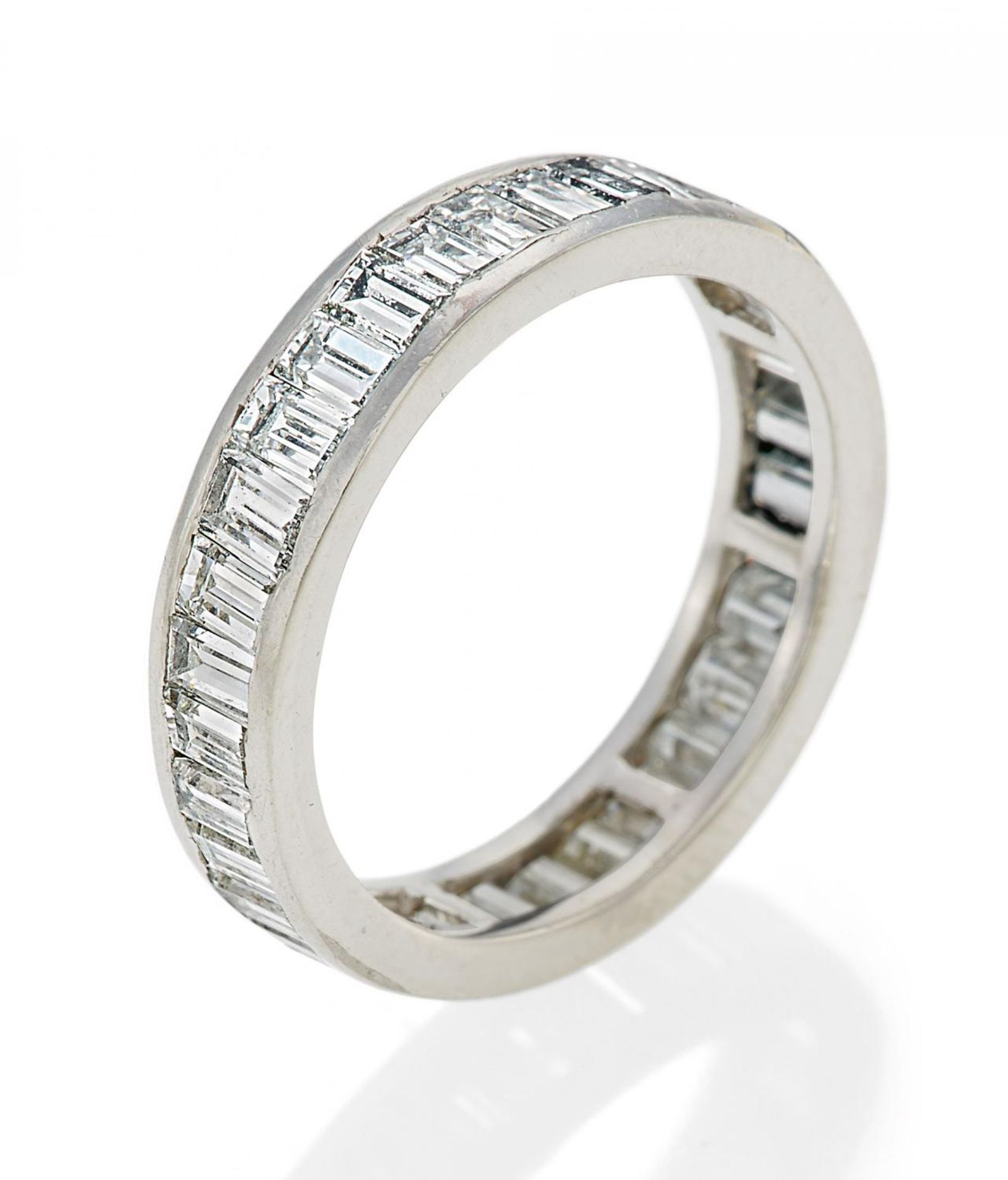 DIAMOND-RING. Origin: Presumably Germany. Date: 1980s. Material: 750/- white gold, with mark.