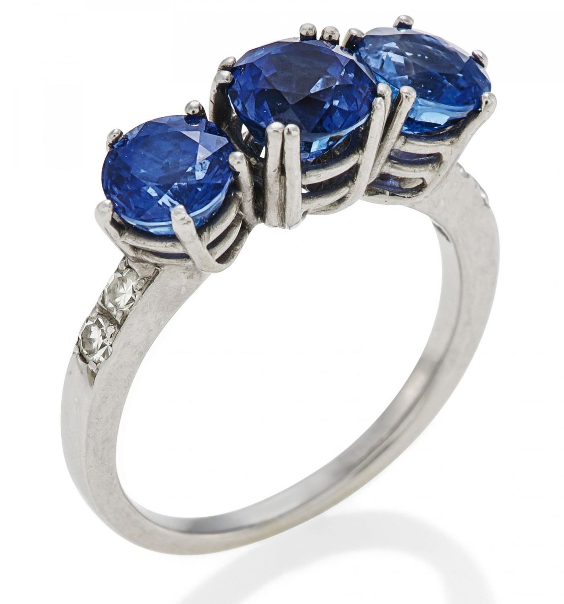 SAPPHIRE-DIAMOND-RING. Material: 750/- white gold, with mark. Total Weight: ca. 3,5 g. EU-RM: 49.