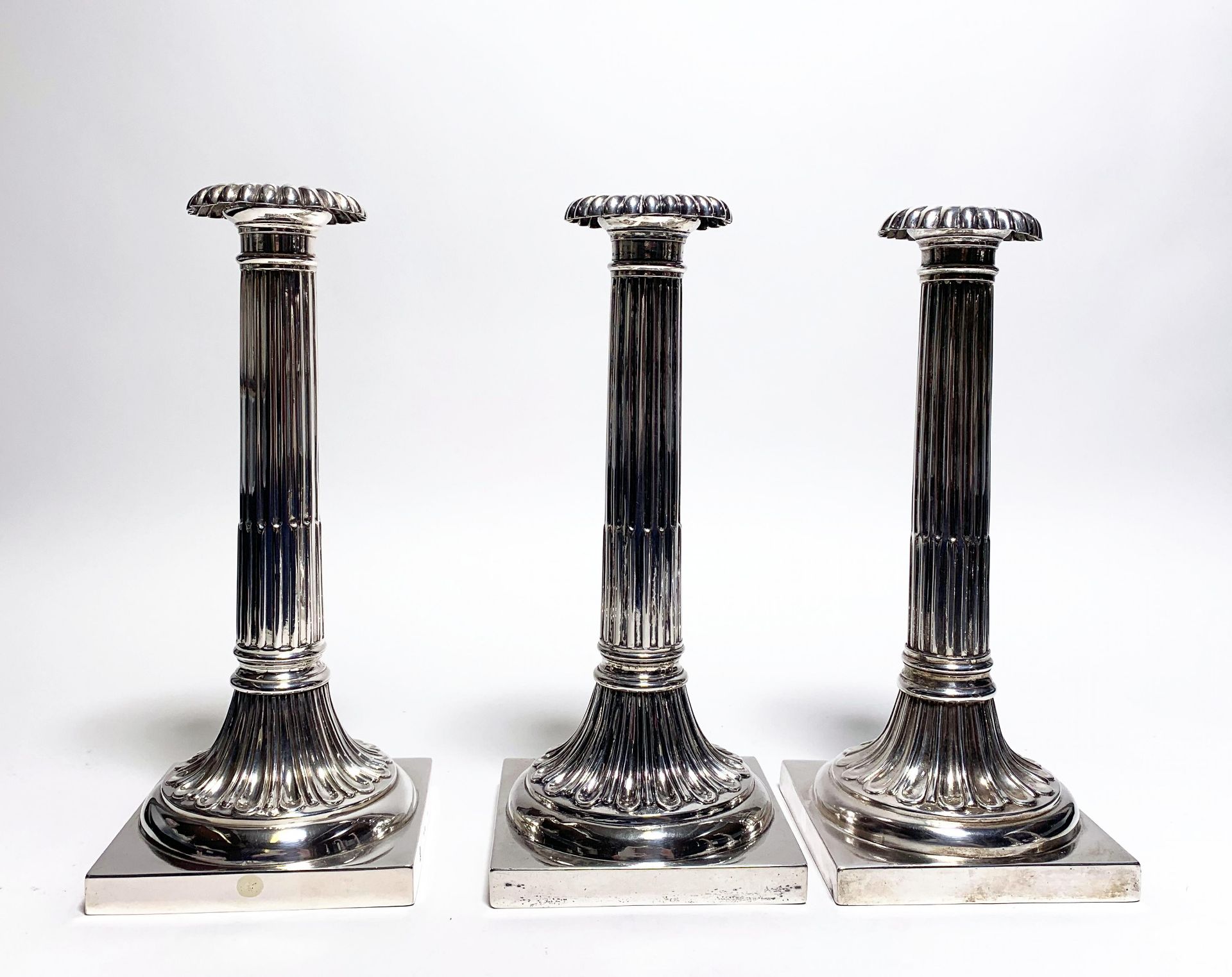 SIX MARVELOUS SILVER CANDLESTICKS WITH FLUTING DECOR. Augsburg. Date: 1781-1783. Maker/Designer: - Bild 5 aus 13