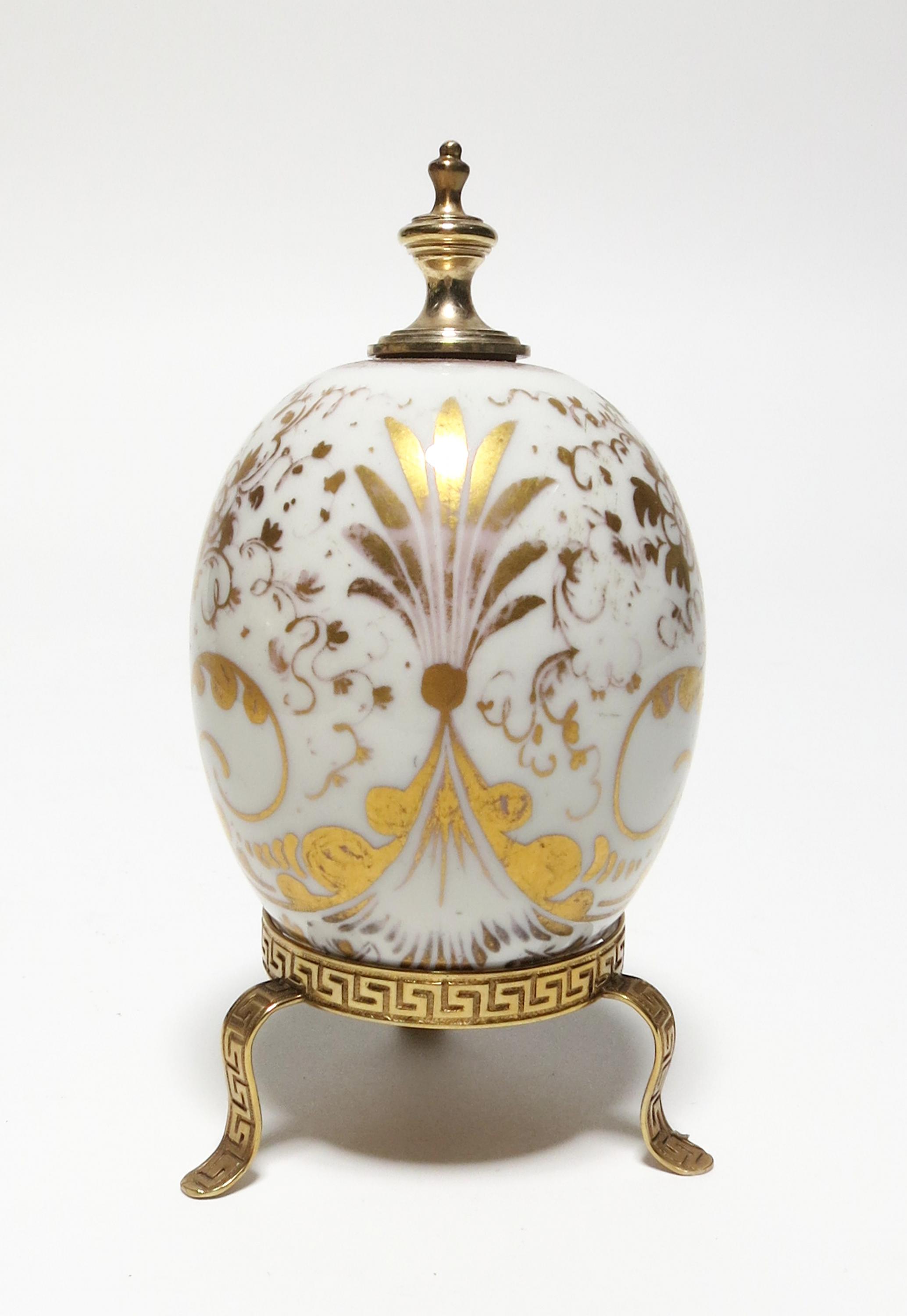 TWO PORCELAIN BIEDERMEIER EASTER EGGS. Presumably Germany. Date: 19th century. Technique: Porcelain, - Image 4 of 9