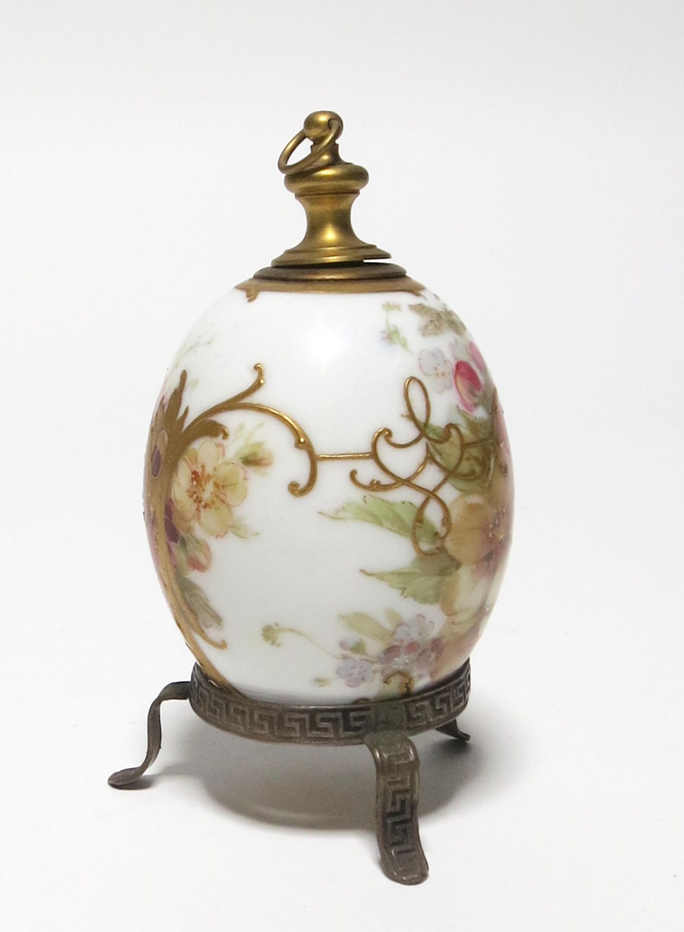 PORCELAIN EASTER EGG FLACON WITH FLOWER DECOR "WEICHMALEREI". KPM. Berlin. Date: 19th century. - Bild 3 aus 5