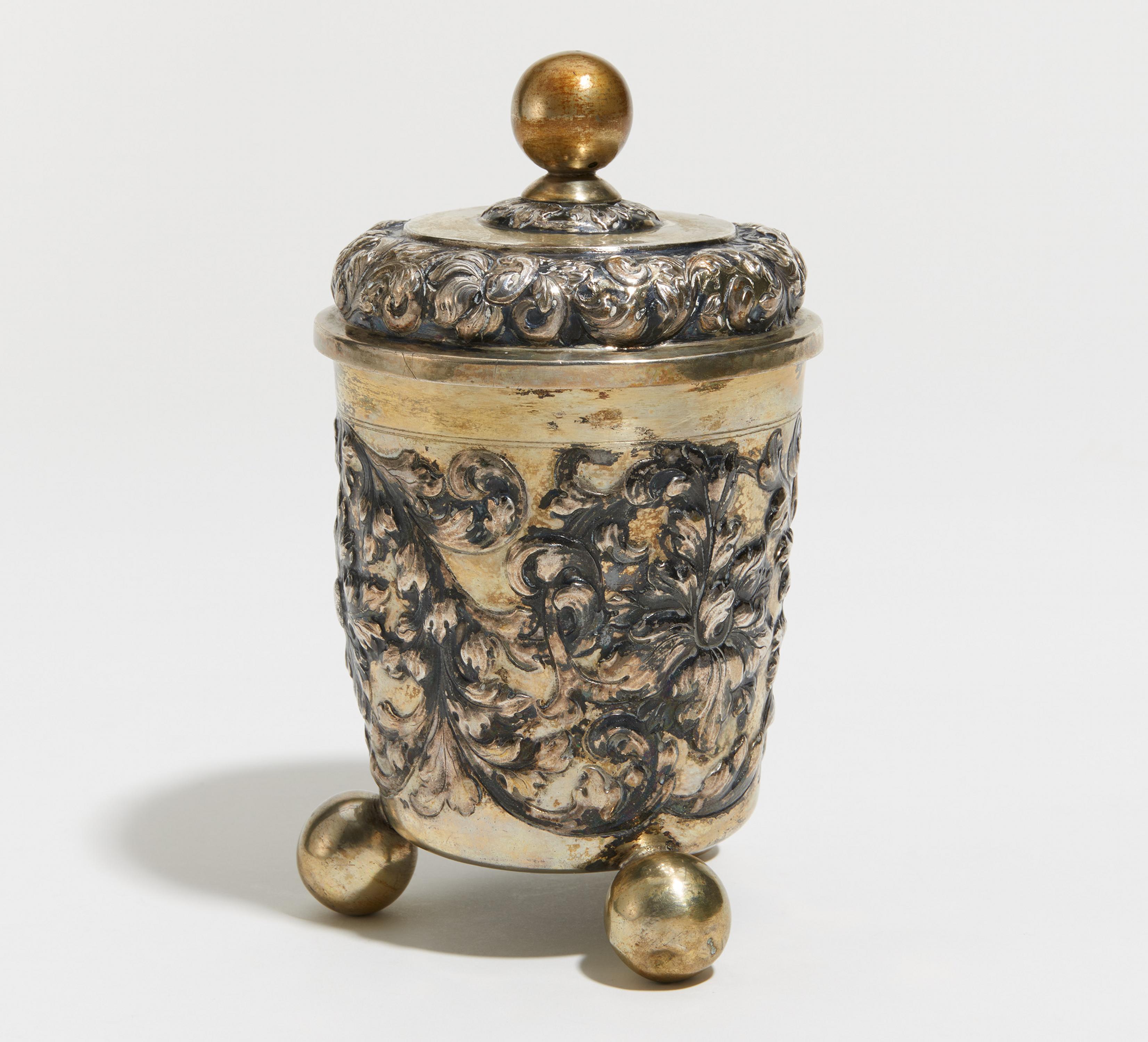 PARTIALLY GILT SILVER BEAKER WITH COVER AND BALL FEET. Erfurt. Date: Around 1700. Maker/Designer: - Image 2 of 6