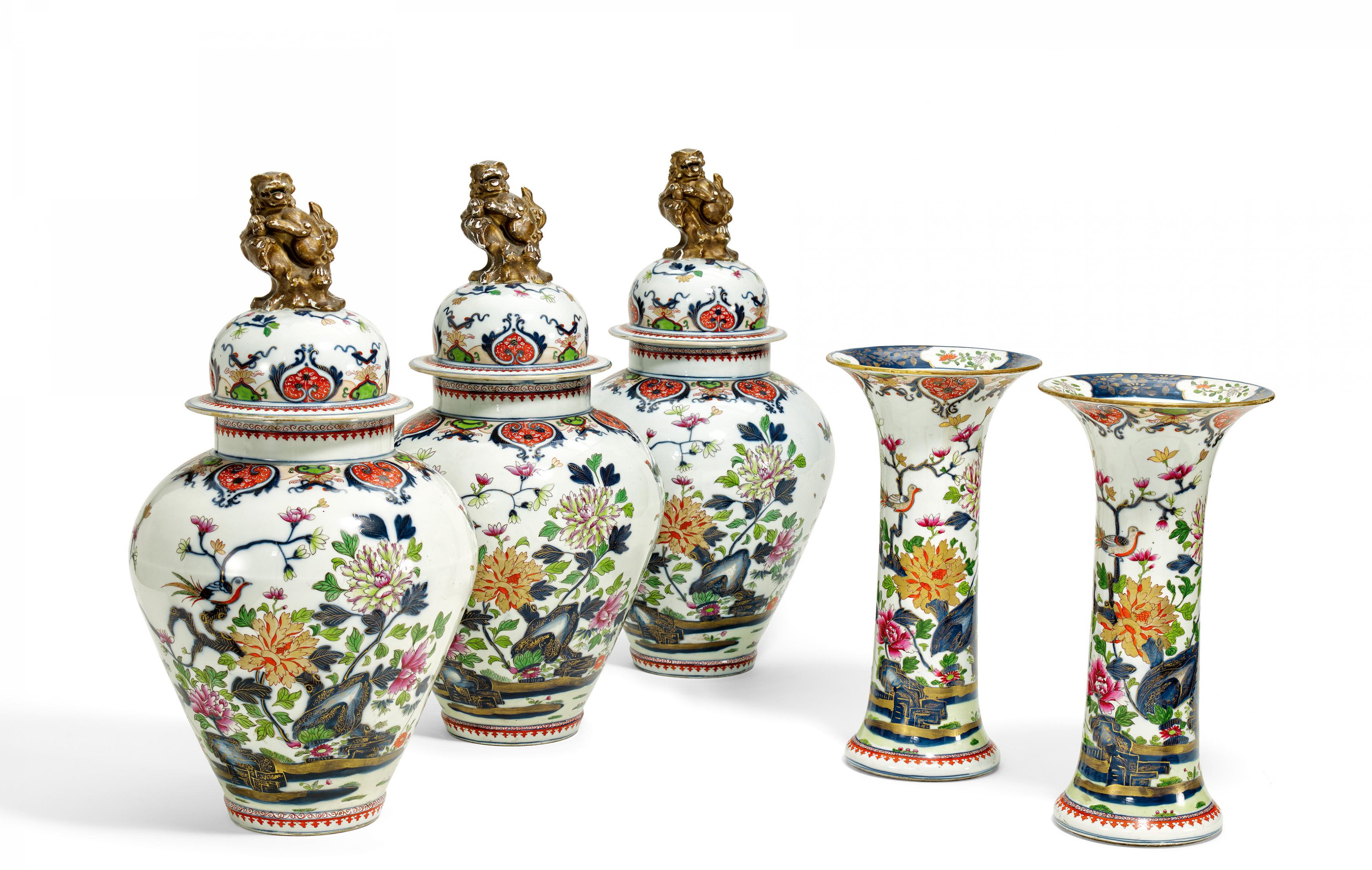 HIGHLY DECORATIVE FIVE-PIECE PORCELAIN VASE GARNITURE. Presumably France. Technique: Porcelain