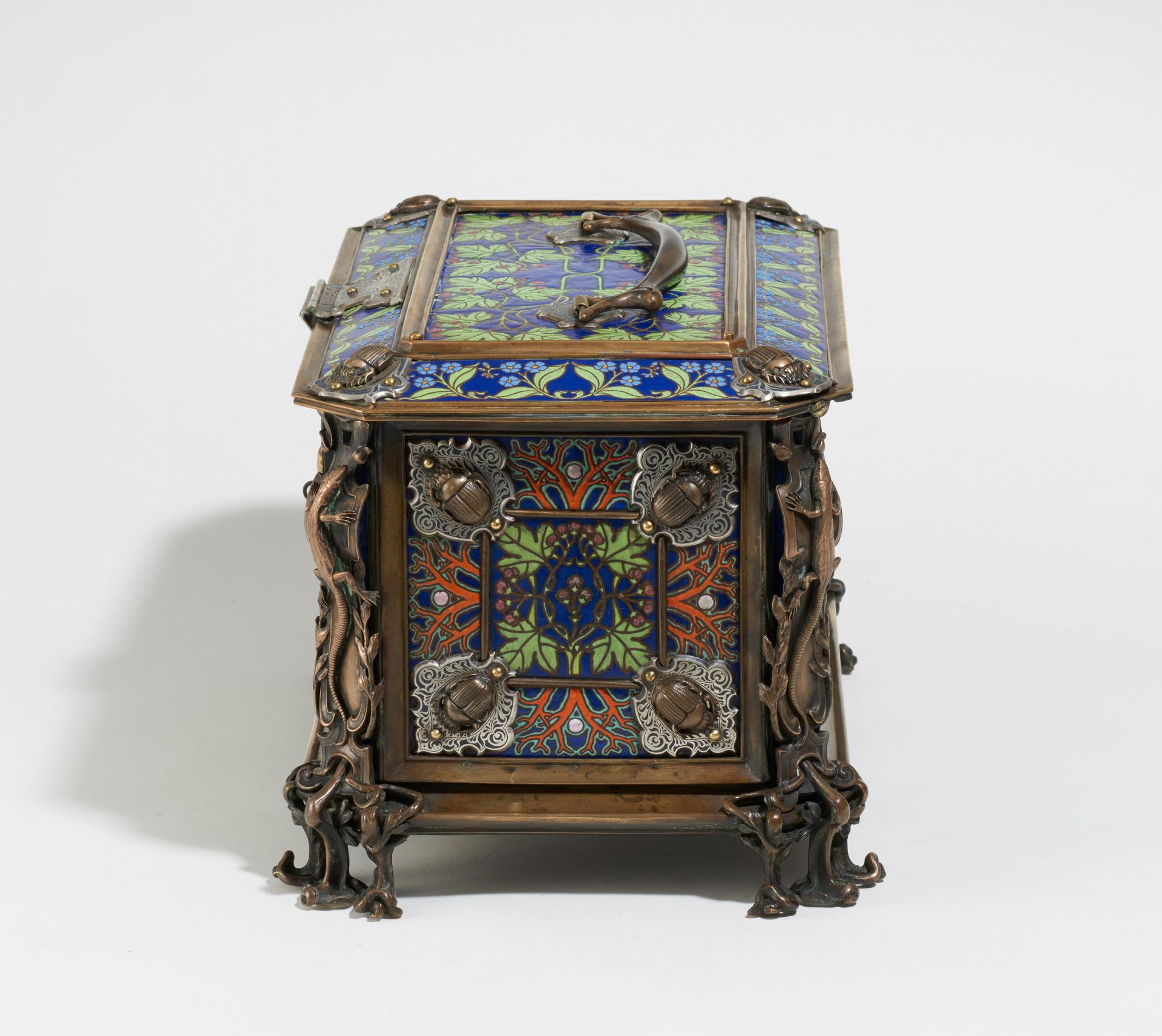 LARGE ART NOUVEAU CASKET WITH SCARABS MADE OF BRONZE, ENAMEL, SILVER MOUNTINGS WITH AN INTERIOR OF - Bild 4 aus 6