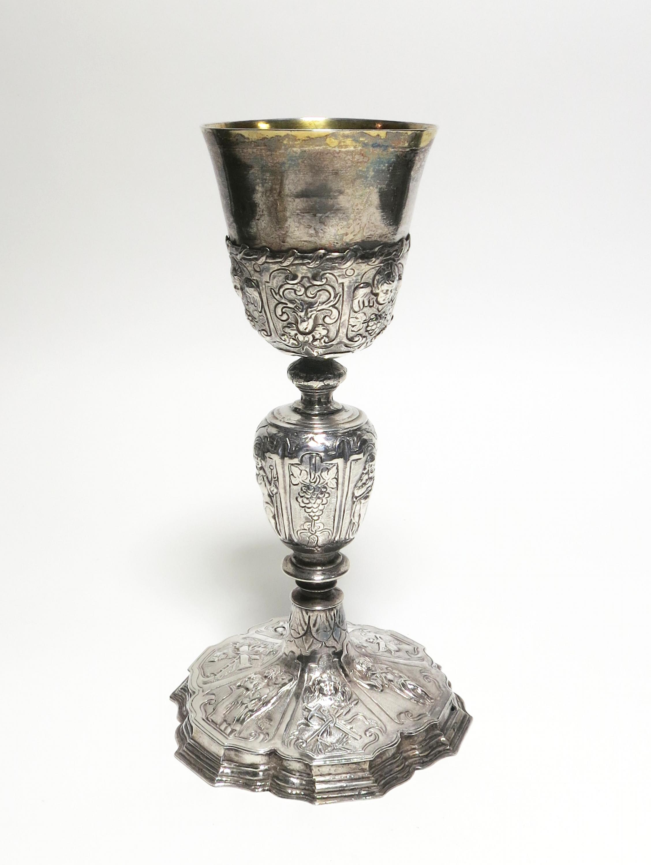 SILVER CHALICE WITH GILT BOWL. Presumably France. Date: 18th century. Technique: Silver, gilt cuppa. - Image 4 of 7