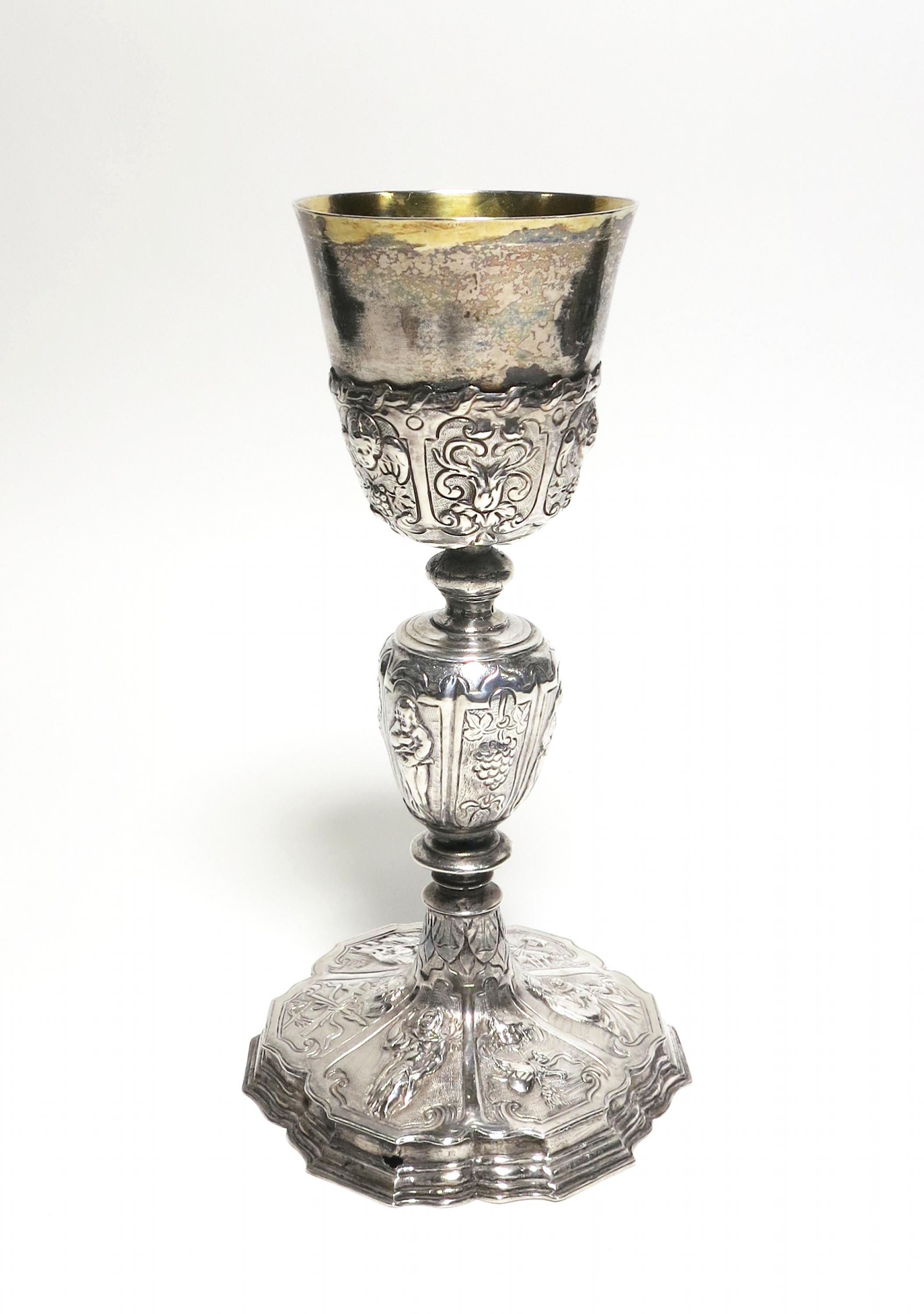 SILVER CHALICE WITH GILT BOWL. Presumably France. Date: 18th century. Technique: Silver, gilt cuppa. - Image 3 of 7
