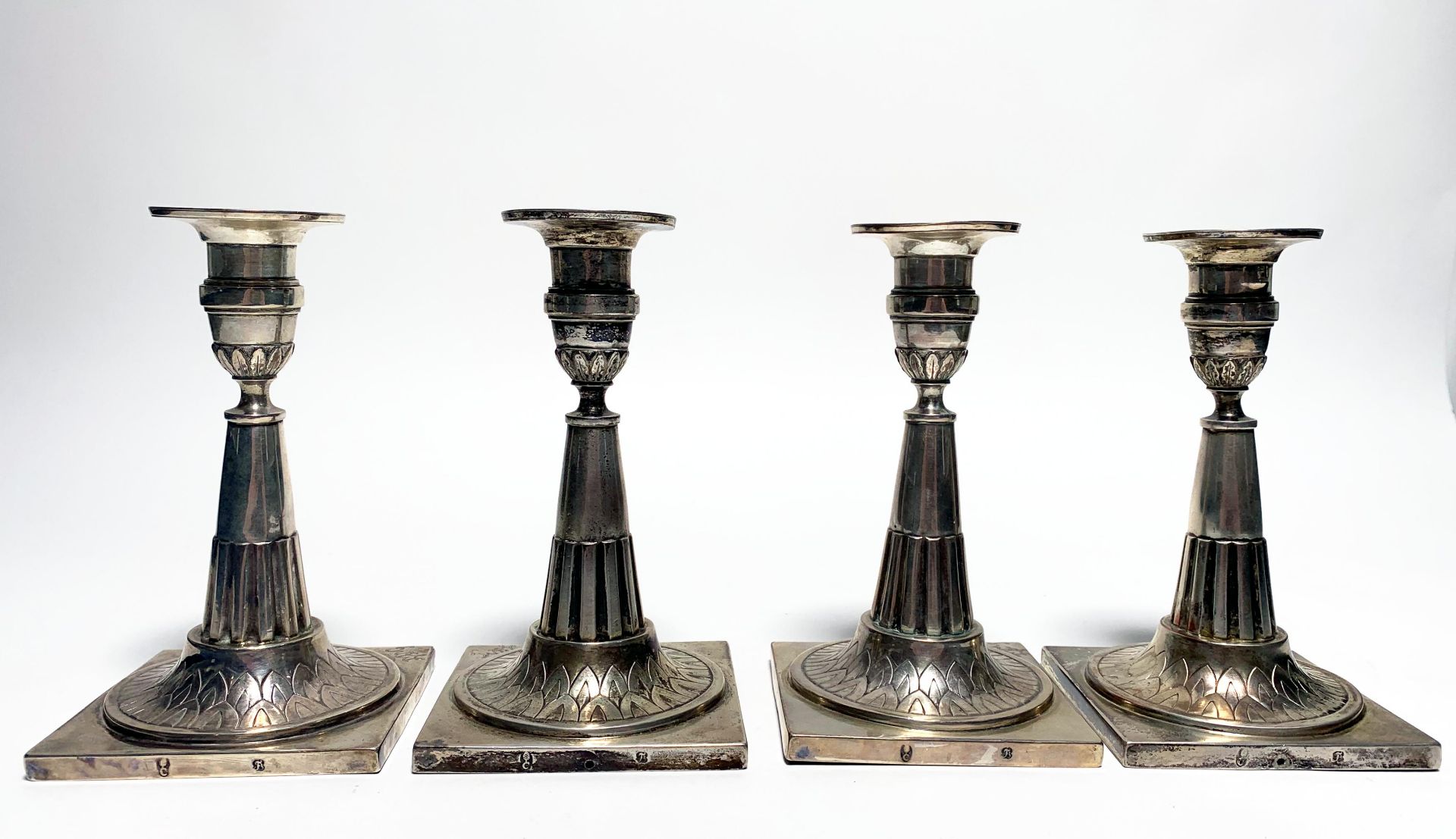 SIX SILVER CLASSICISM CANDLESTICKS. Augsburg. Date: 1785-87. Maker/Designer: Friedrich Jakob Biller. - Bild 2 aus 15