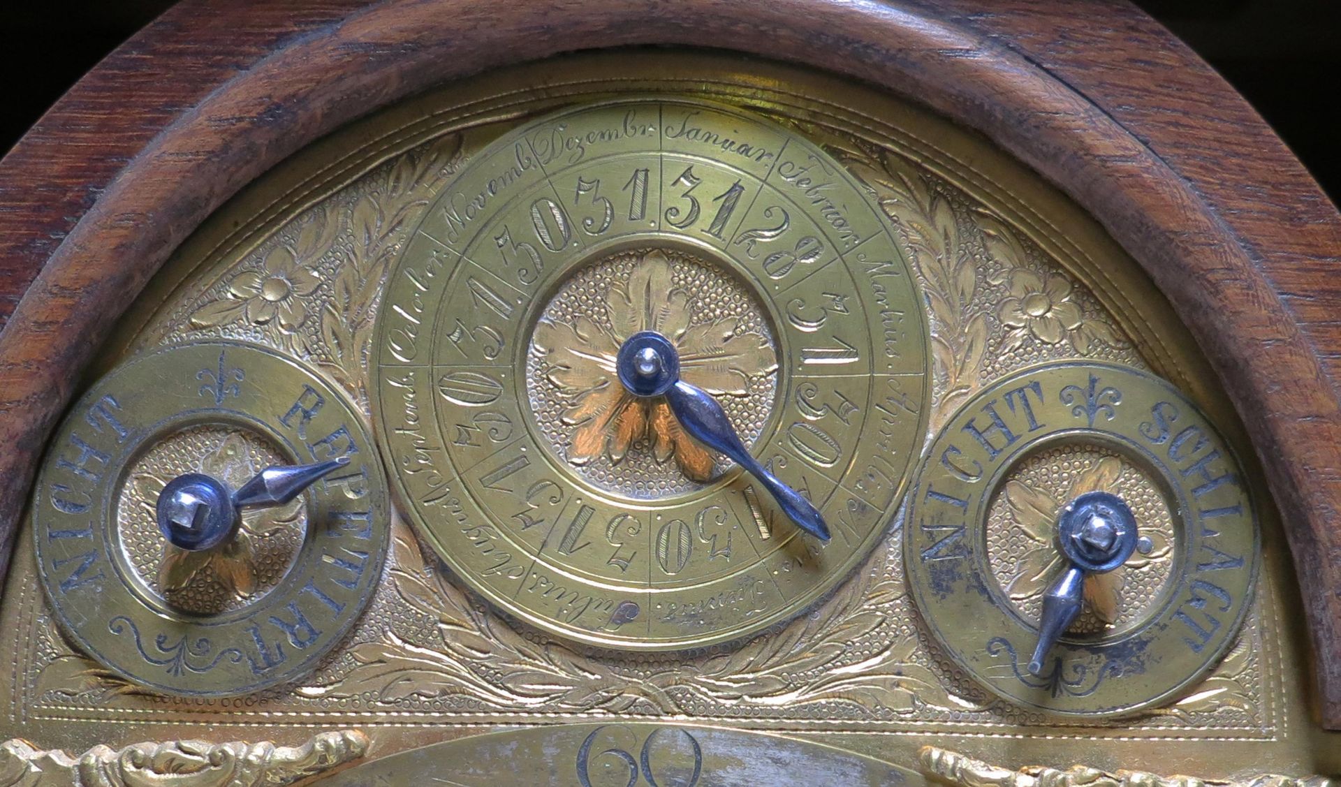 BAROQUE OAK WOOD TABLE CLOCK. Vienna. Date: Around 1750-60. Maker/Designer: Presumably by Johann - Bild 6 aus 8