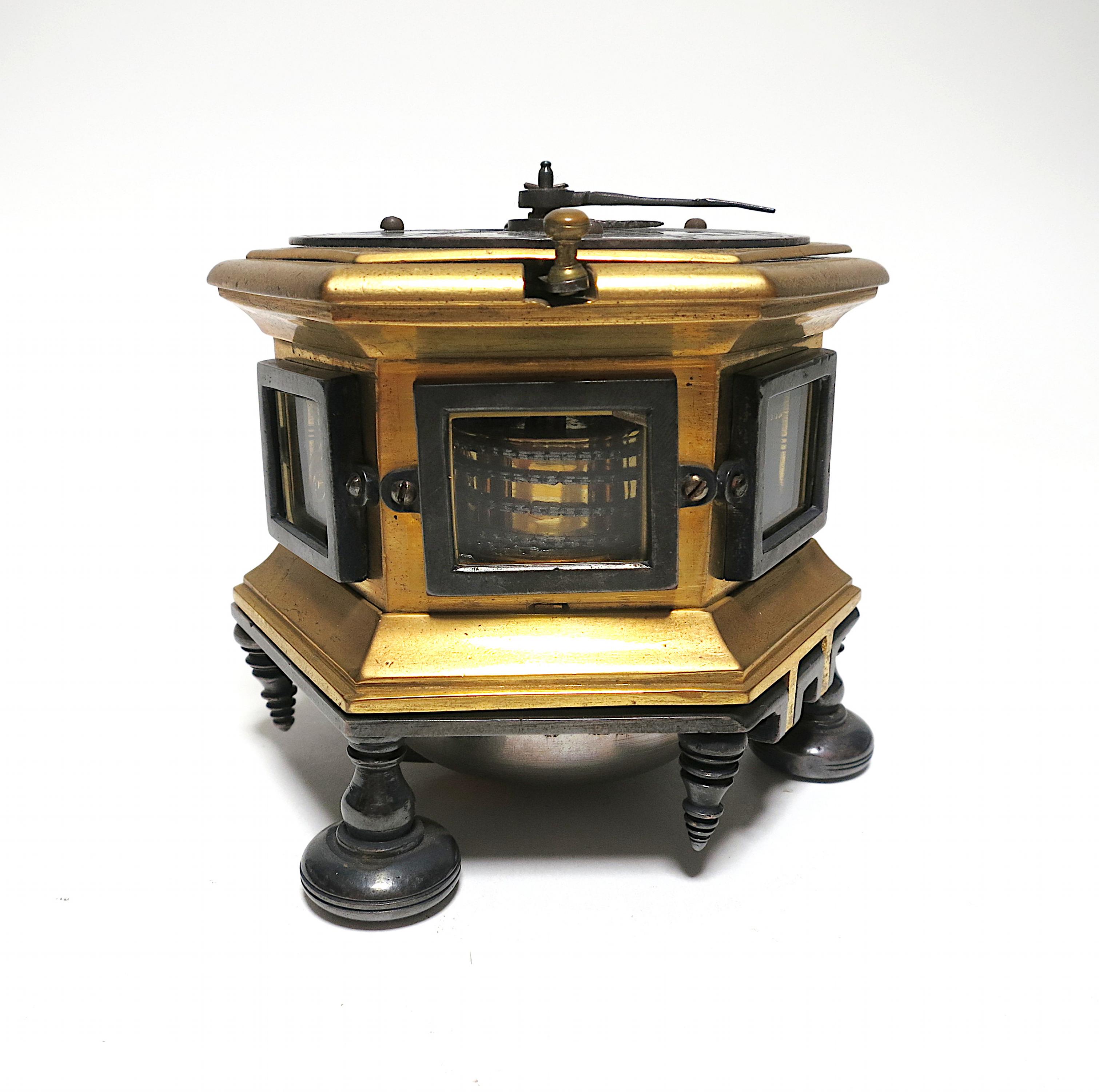 HEXAGONAL BAROQUE TABLE CLOCK MADE OF GILT BRONZE WITH RESIDUES OF SILVER PLATING AND GLASS. - Image 6 of 10