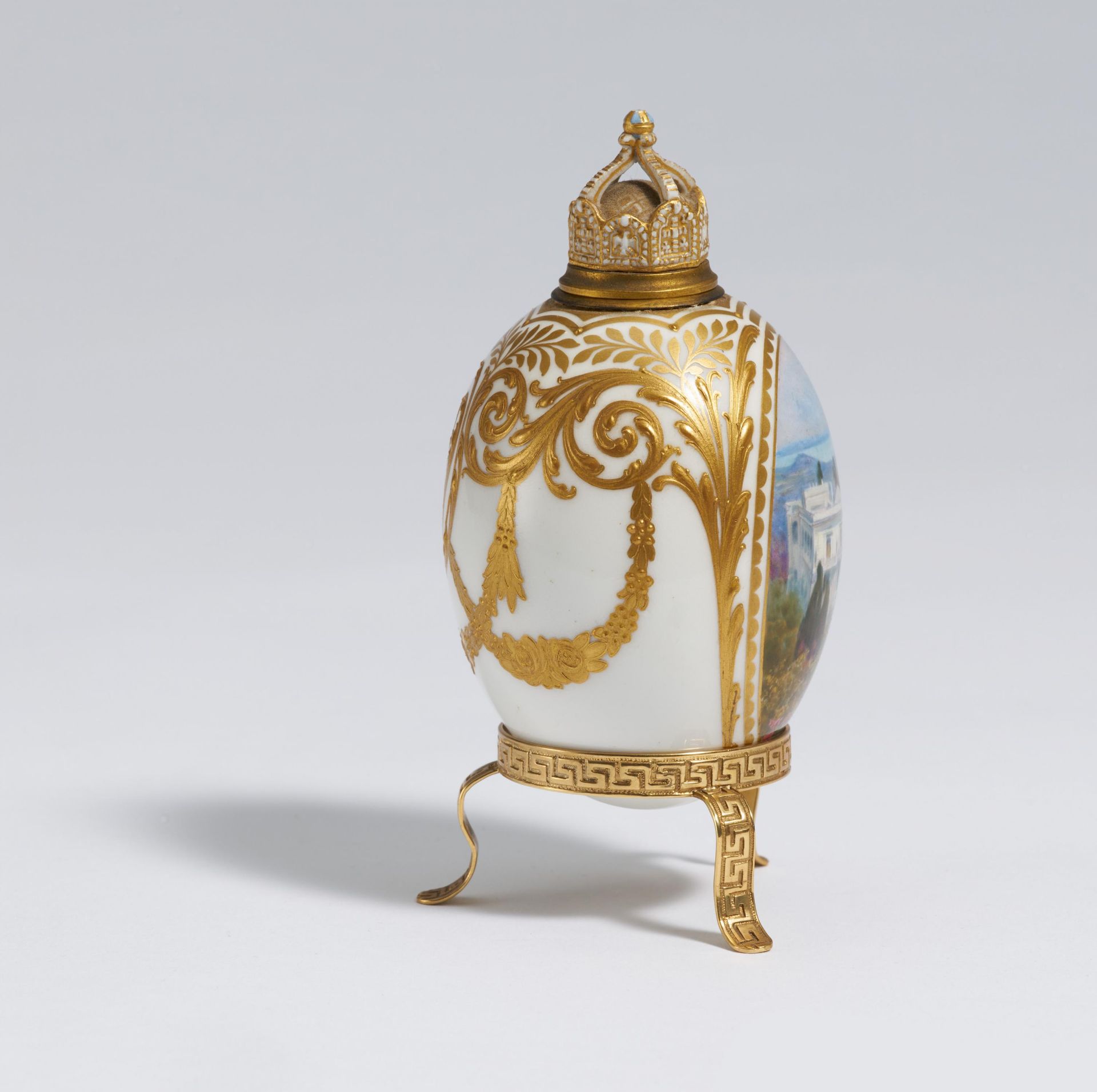 PORCELAIN EASTER EGG FLACON WITH DEPICTION OF THE "ACHILLEION" ON CORFU. KPM. BerlinDate: 19th - Bild 4 aus 4