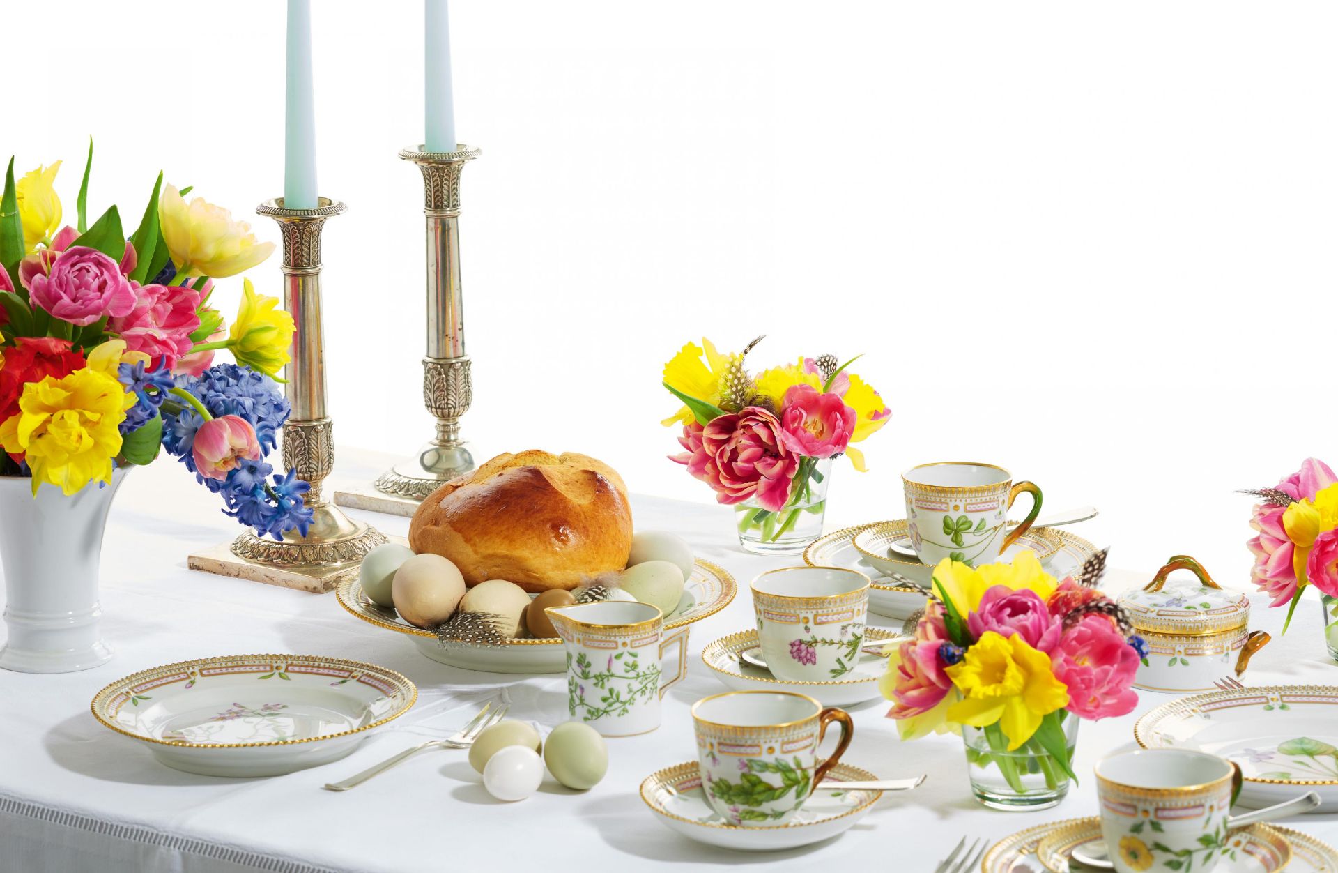 PORCELAIN COFFEE SERVICE "FLORA DANICA" FOR 6 PERSONS. Royal Copenhagen. Maker/Designer: Model J.