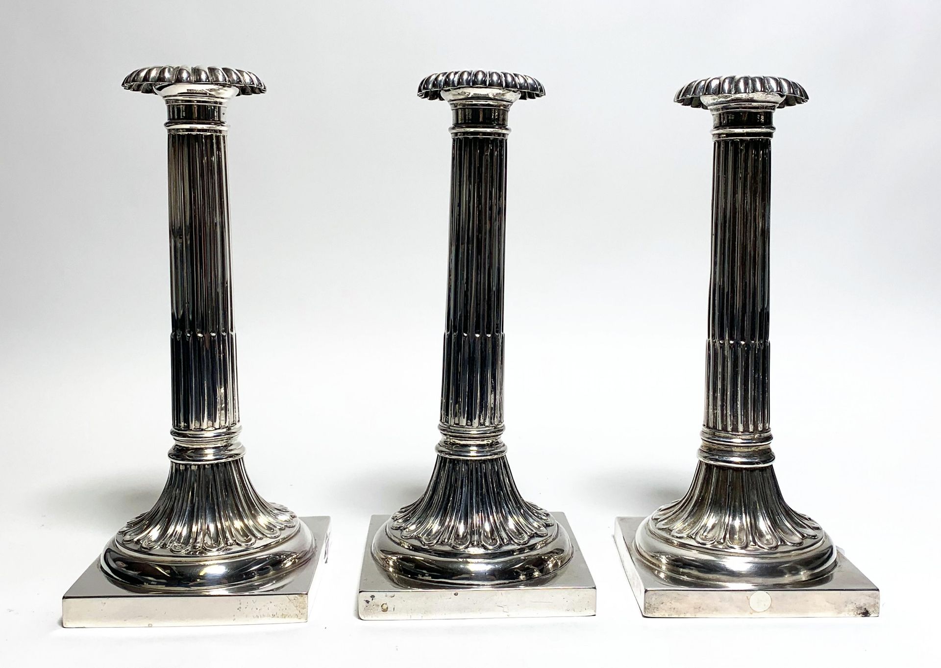 SIX MARVELOUS SILVER CANDLESTICKS WITH FLUTING DECOR. Augsburg. Date: 1781-1783. Maker/Designer: - Bild 4 aus 13