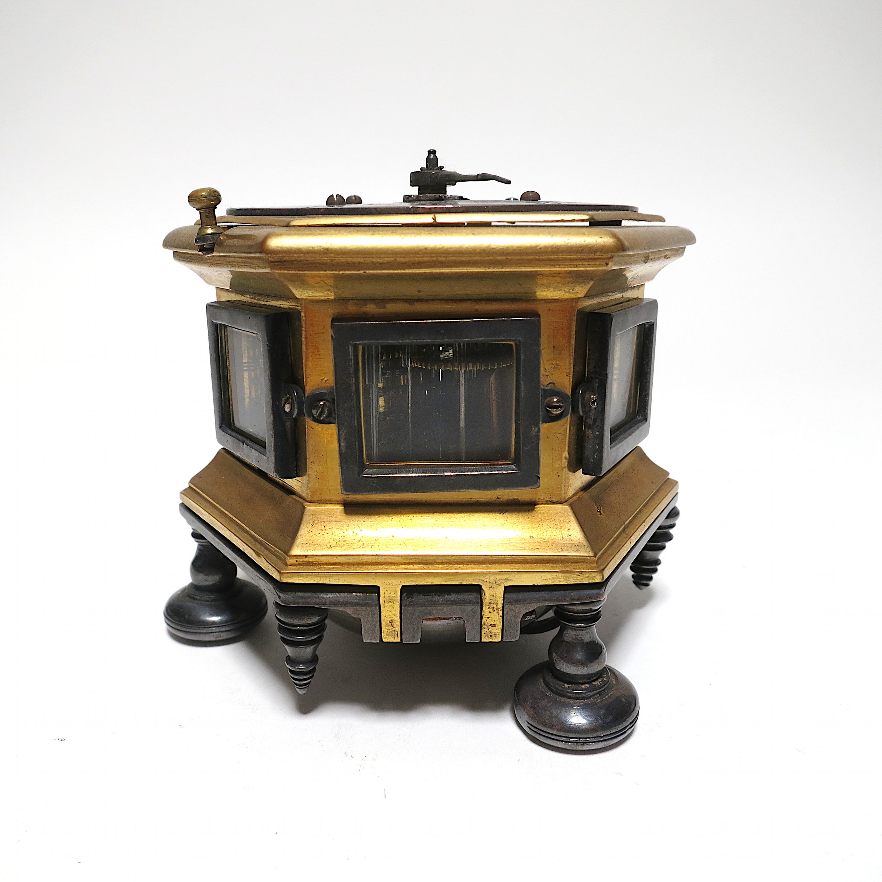 HEXAGONAL BAROQUE TABLE CLOCK MADE OF GILT BRONZE WITH RESIDUES OF SILVER PLATING AND GLASS. - Image 7 of 10