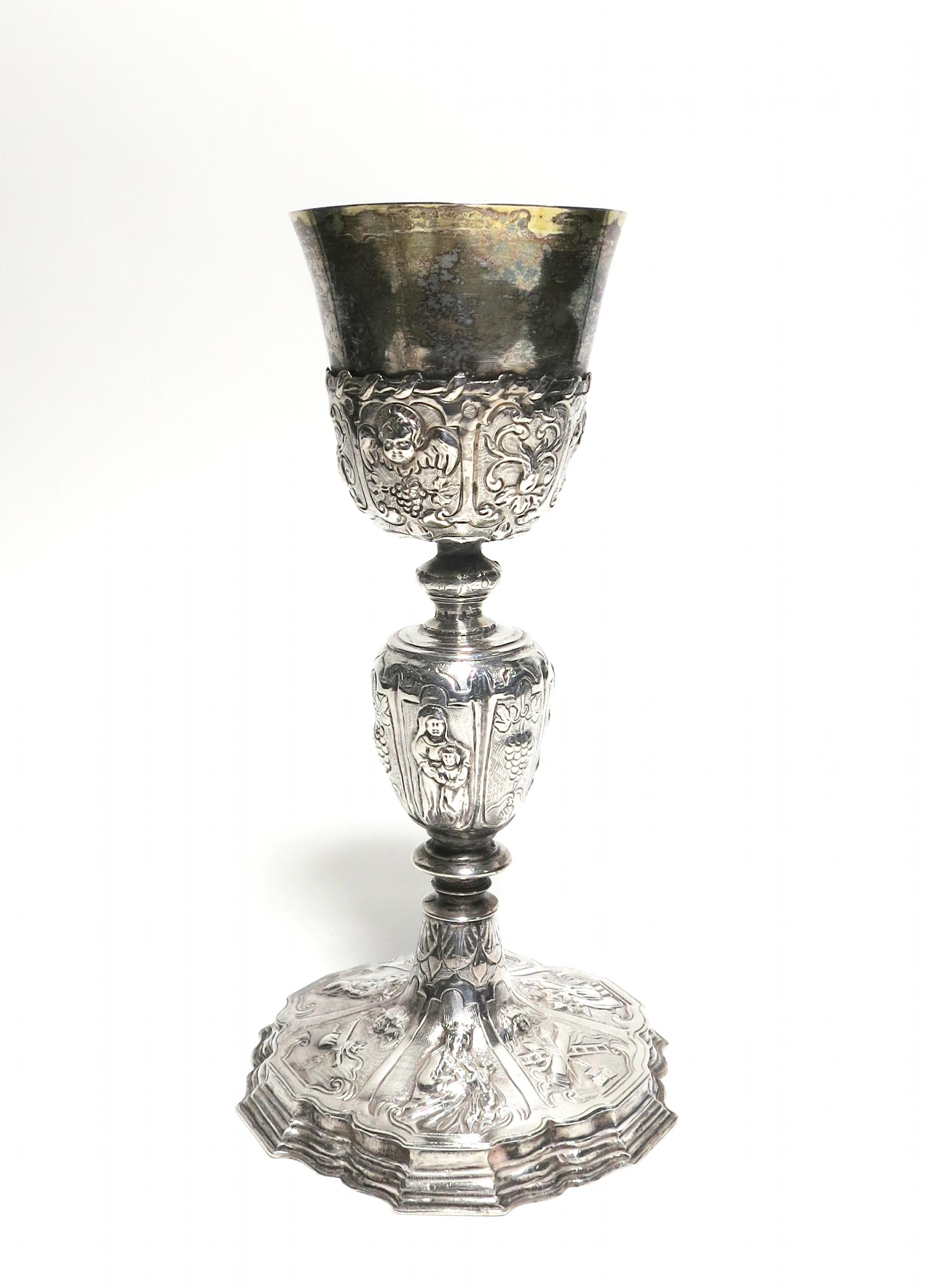 SILVER CHALICE WITH GILT BOWL. Presumably France. Date: 18th century. Technique: Silver, gilt cuppa. - Image 2 of 7