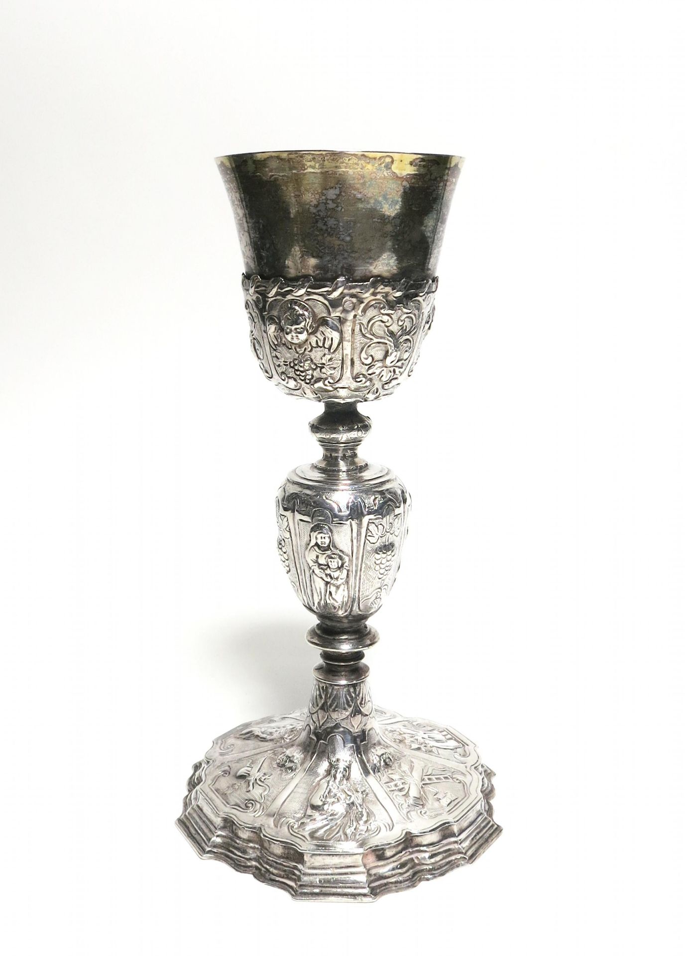 SILVER CHALICE WITH GILT BOWL. Presumably France. Date: 18th century. Technique: Silver, gilt cuppa. - Bild 2 aus 7