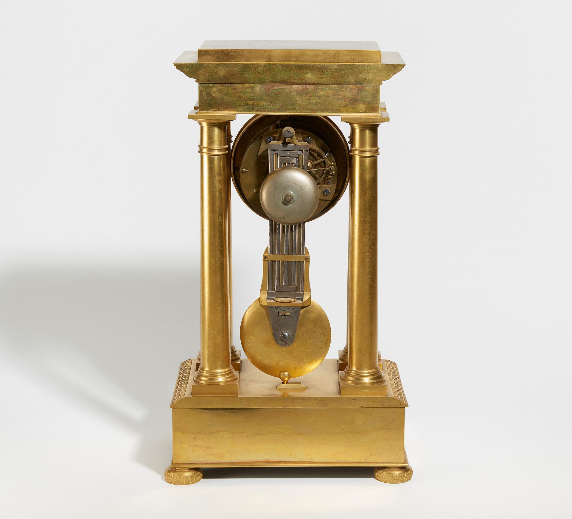 EMPIRE PORTAL PENDULUM CLOCK MADE OF GILT BRONZE. Paris. Date: Around 1810. Maker/Designer: - Bild 2 aus 4