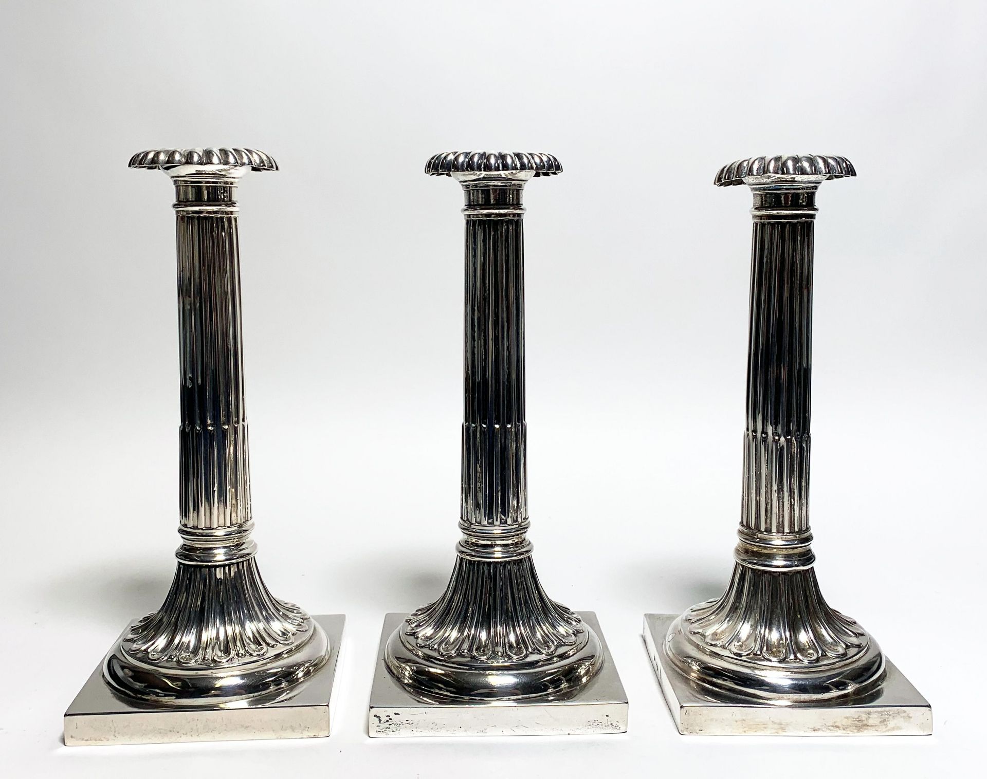 SIX MARVELOUS SILVER CANDLESTICKS WITH FLUTING DECOR. Augsburg. Date: 1781-1783. Maker/Designer: - Bild 3 aus 13