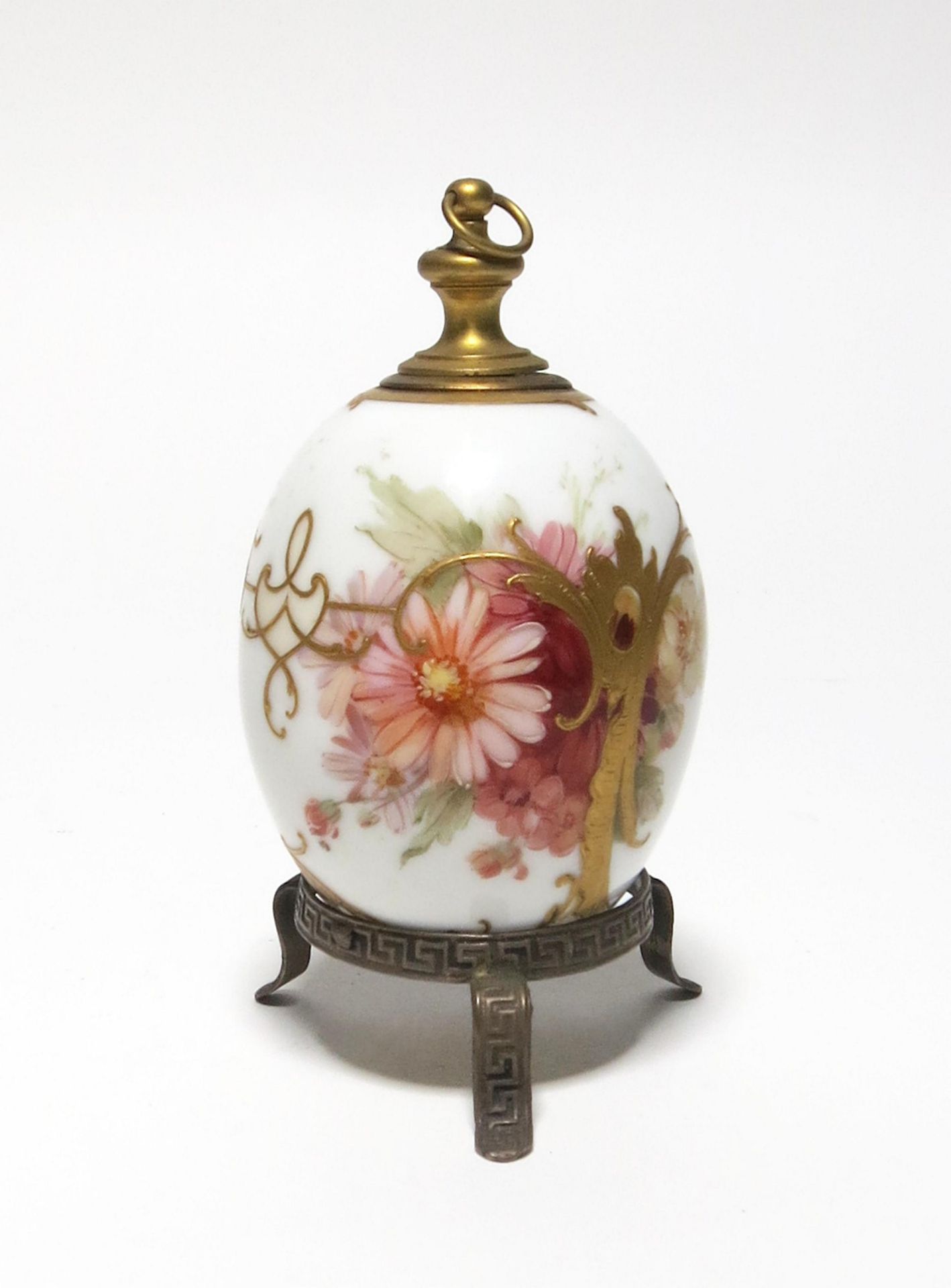 PORCELAIN EASTER EGG FLACON WITH FLOWER DECOR "WEICHMALEREI". KPM. Berlin. Date: 19th century. - Bild 4 aus 5