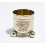 SMALL SILVER BEAKER WITH BALL FEET, ENGRAVED COAT OF ARMS AND GILT INTERIOR. Osnabrück. Date: 1681-