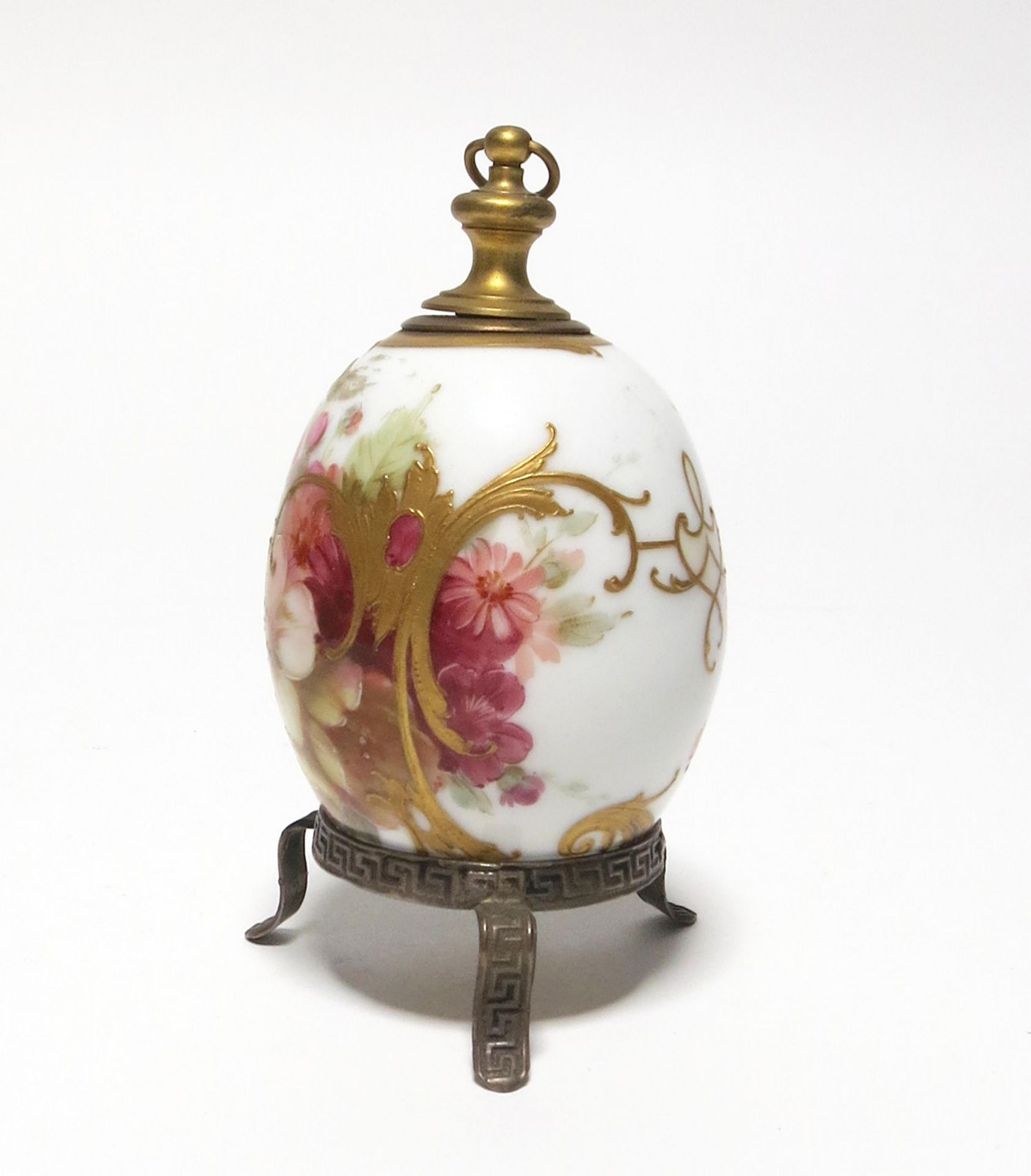 PORCELAIN EASTER EGG FLACON WITH FLOWER DECOR "WEICHMALEREI". KPM. Berlin. Date: 19th century. - Bild 5 aus 5