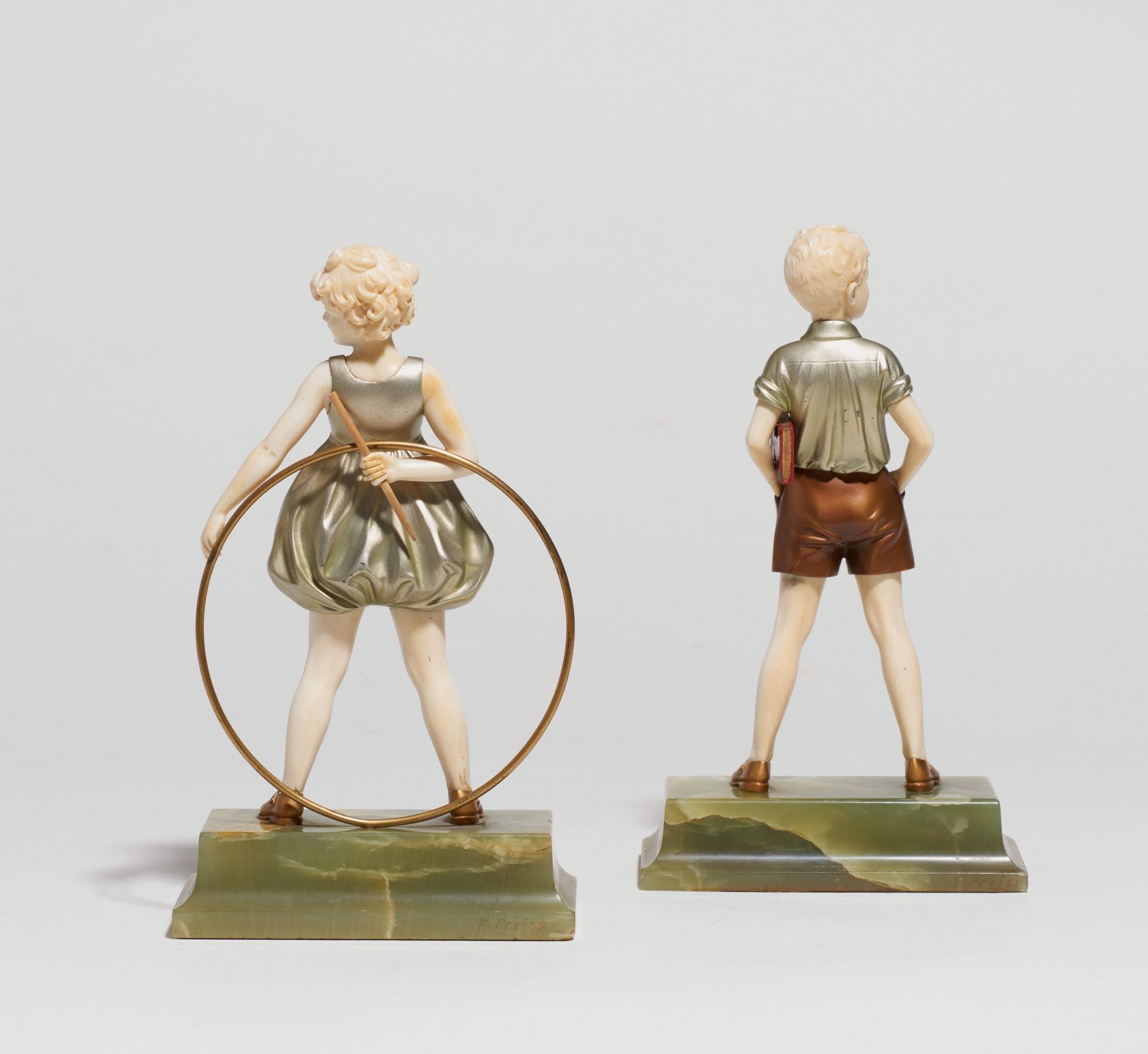 BRONZE AND IVORY FIGURINES OF "SONNY BOY" AND "HOOP GIRL" ON ONYX BASE. Preiss, Ferdinand. 1892 - Bild 3 aus 3