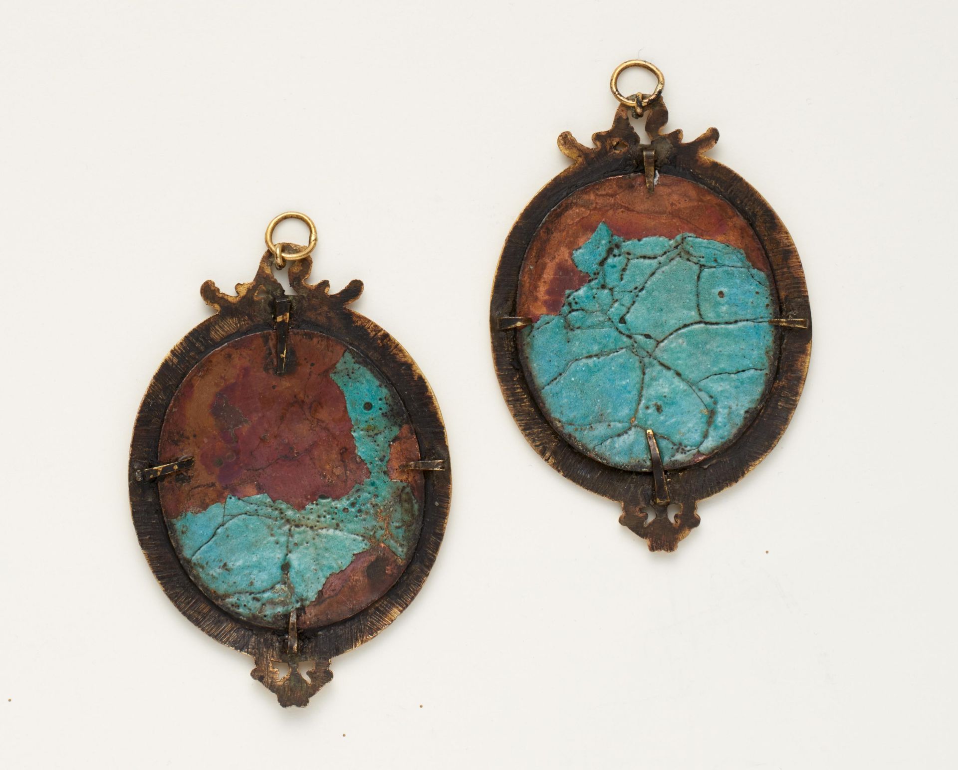 PAIR OF EXTRAORDINARY ENAMEL MINIATURES ON COPPER WITH ORIENTAL COUPLE IN BRASS FRAMES. Germany. - Bild 2 aus 2