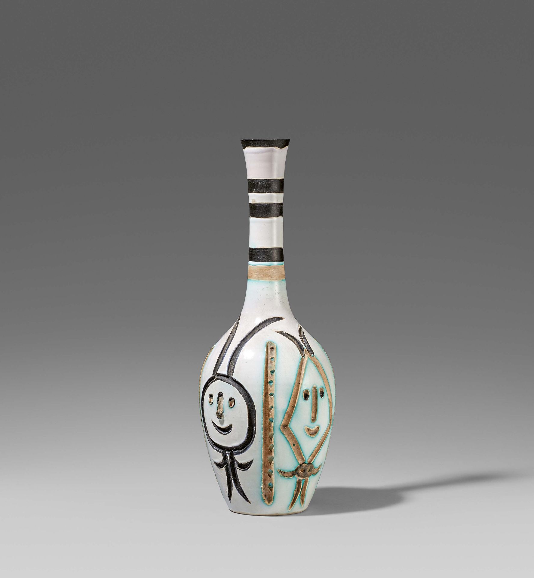 Picasso, Pablo1881 Malaga - 1973 MouginsEngraved bottle. 1954. White earthenware clay, polychromed