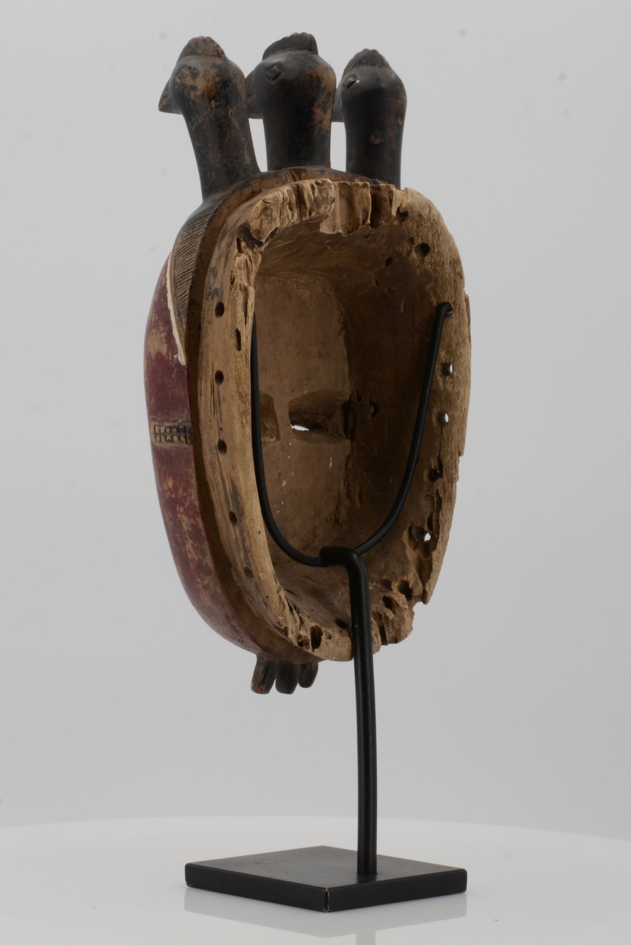 BAULE, Ivory Coast. Mask. Wood, red painted decoration. 26 x 14 x 8cm. Metal stand (24 x 11,5 x 8, - Bild 7 aus 9