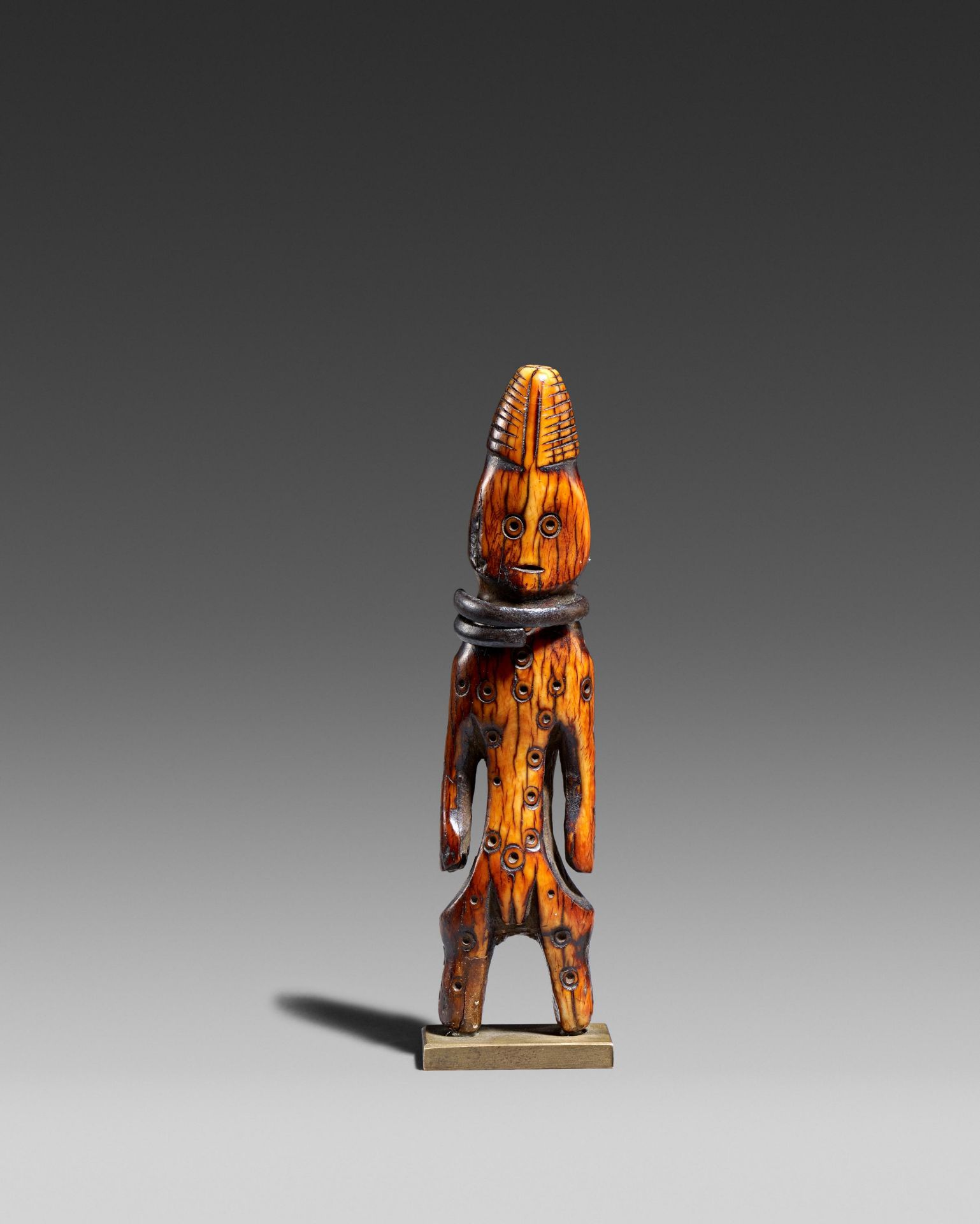 LEGA, Democratic Republic of the Congo. Bwami-Figure. Ivory, coloured, bronze. 12,5 x 3 x 2cm.