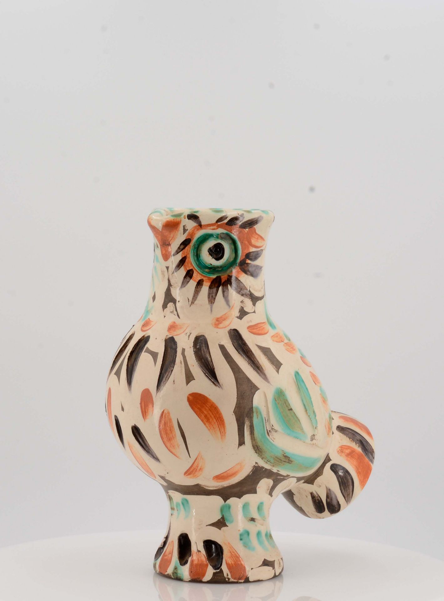 Picasso, Pablo1881 Malaga - 1973 MouginsWood owl. 1969. White earthenware clay, polychromed and - Bild 3 aus 9