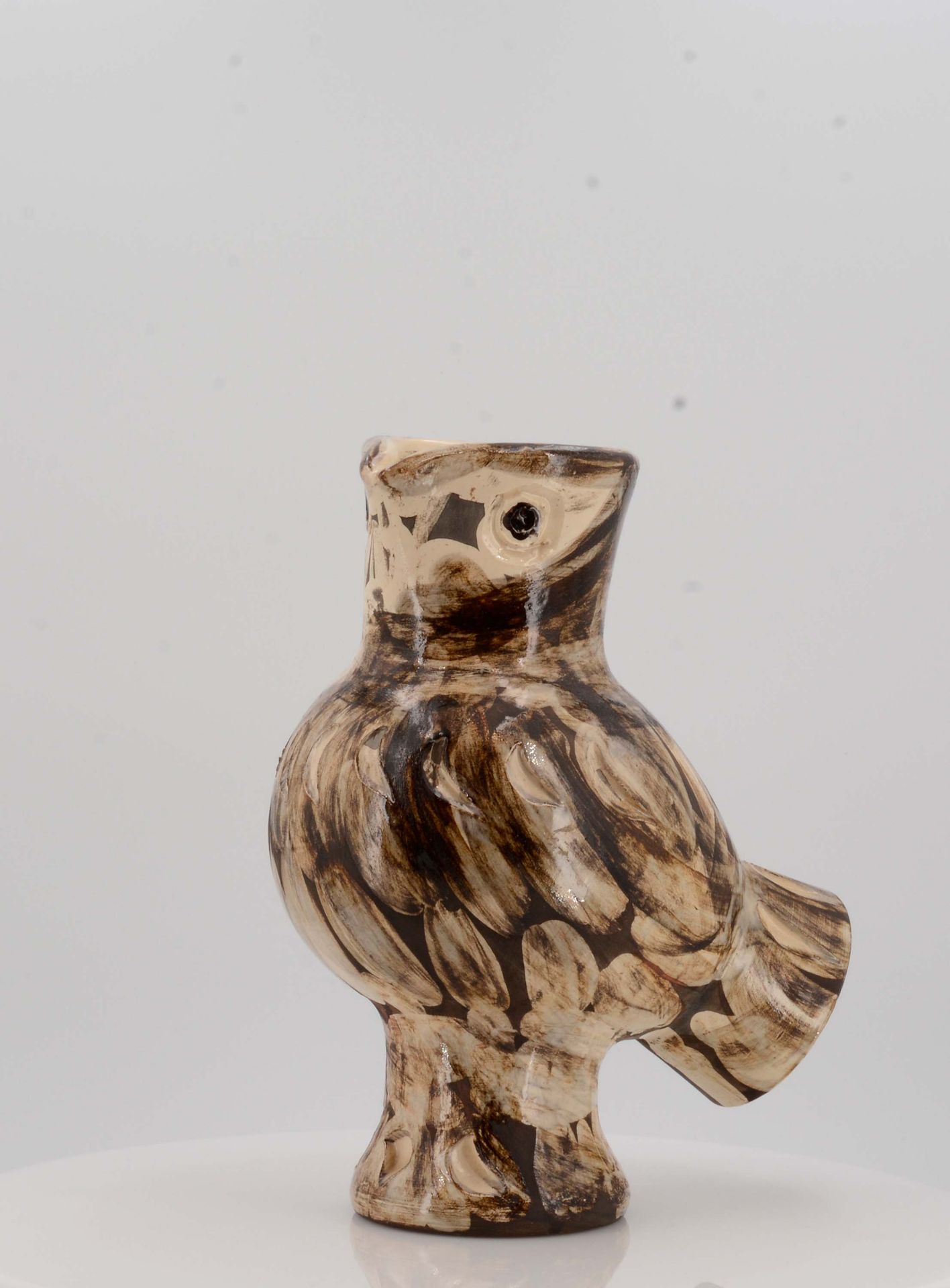 Picasso, Pablo1881 Malaga - 1973 MouginsWood Owl. 1969. White earthenware clay, polychromed and - Bild 3 aus 9