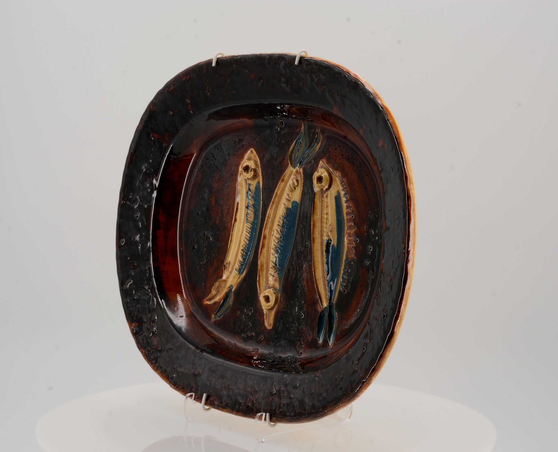 Picasso, Pablo1881 Malaga - 1973 MouginsThree sardines. 1947. White earthenware clay, polychromed - Bild 3 aus 9