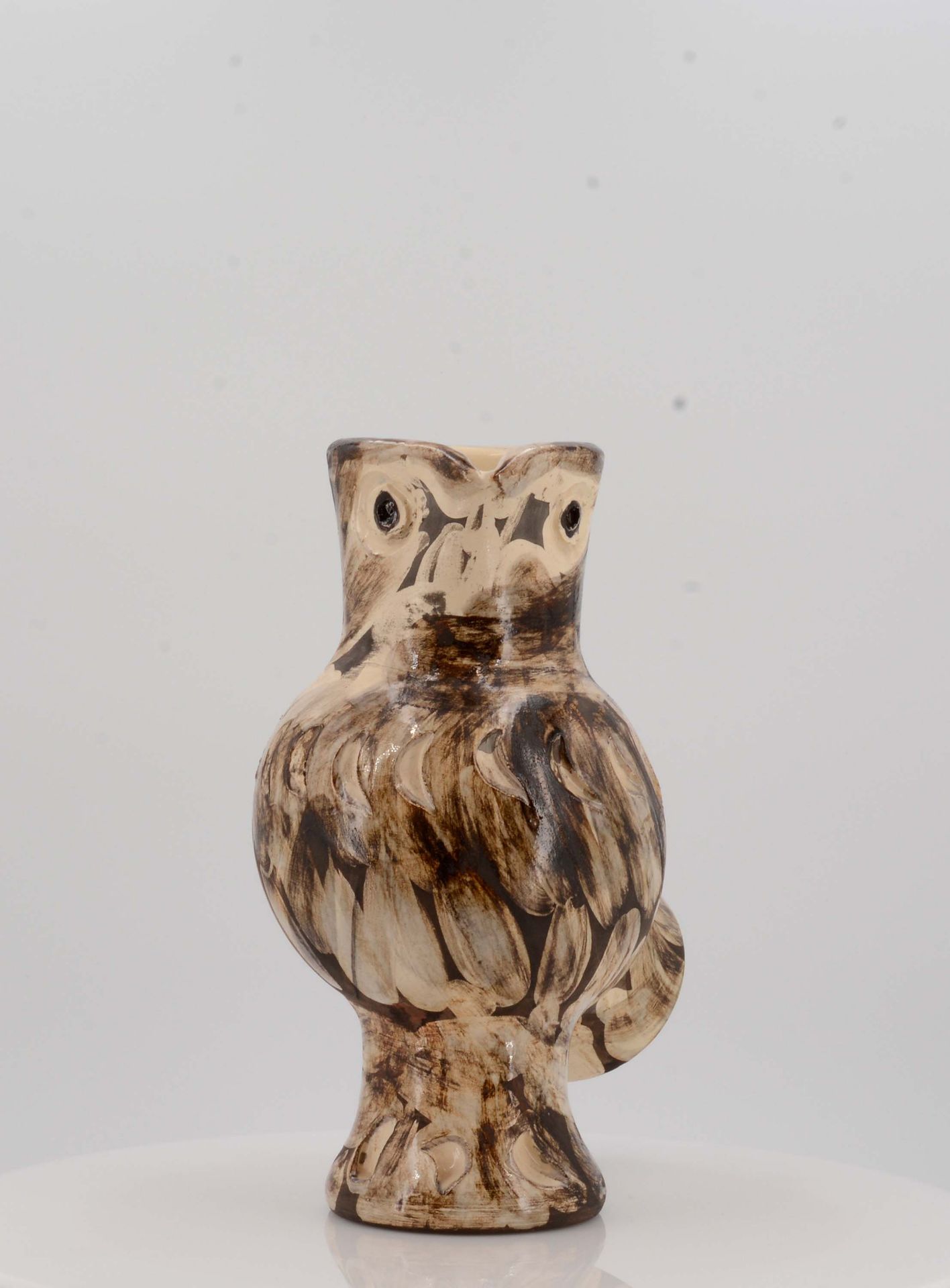 Picasso, Pablo1881 Malaga - 1973 MouginsWood Owl. 1969. White earthenware clay, polychromed and - Bild 2 aus 9