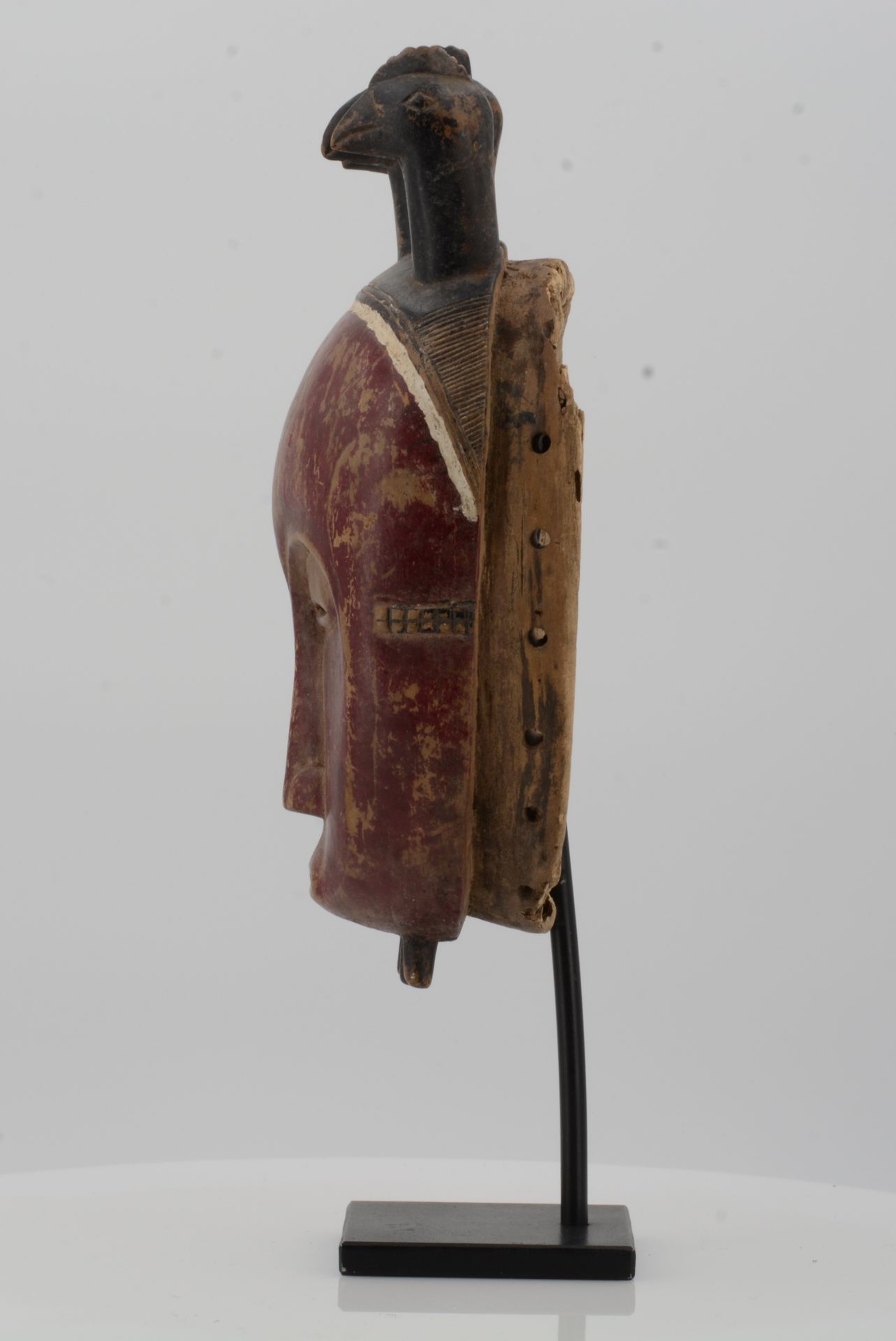 BAULE, Ivory Coast. Mask. Wood, red painted decoration. 26 x 14 x 8cm. Metal stand (24 x 11,5 x 8, - Bild 8 aus 9