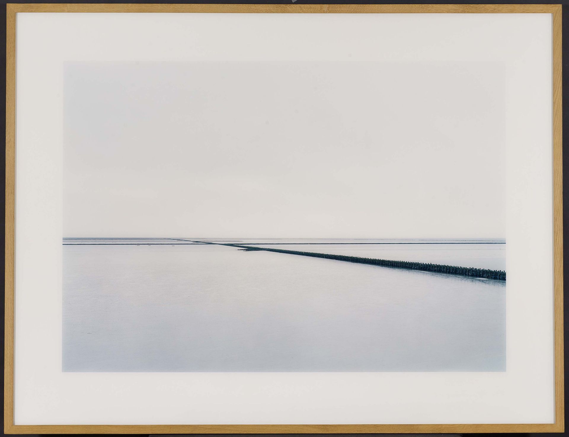 Esser, Elger1967 Stuttgart"Ameland-Pier IV". 2000. C-print/Diasec. 103 x 143,5cm (136 x 177,5cm). - Bild 2 aus 4