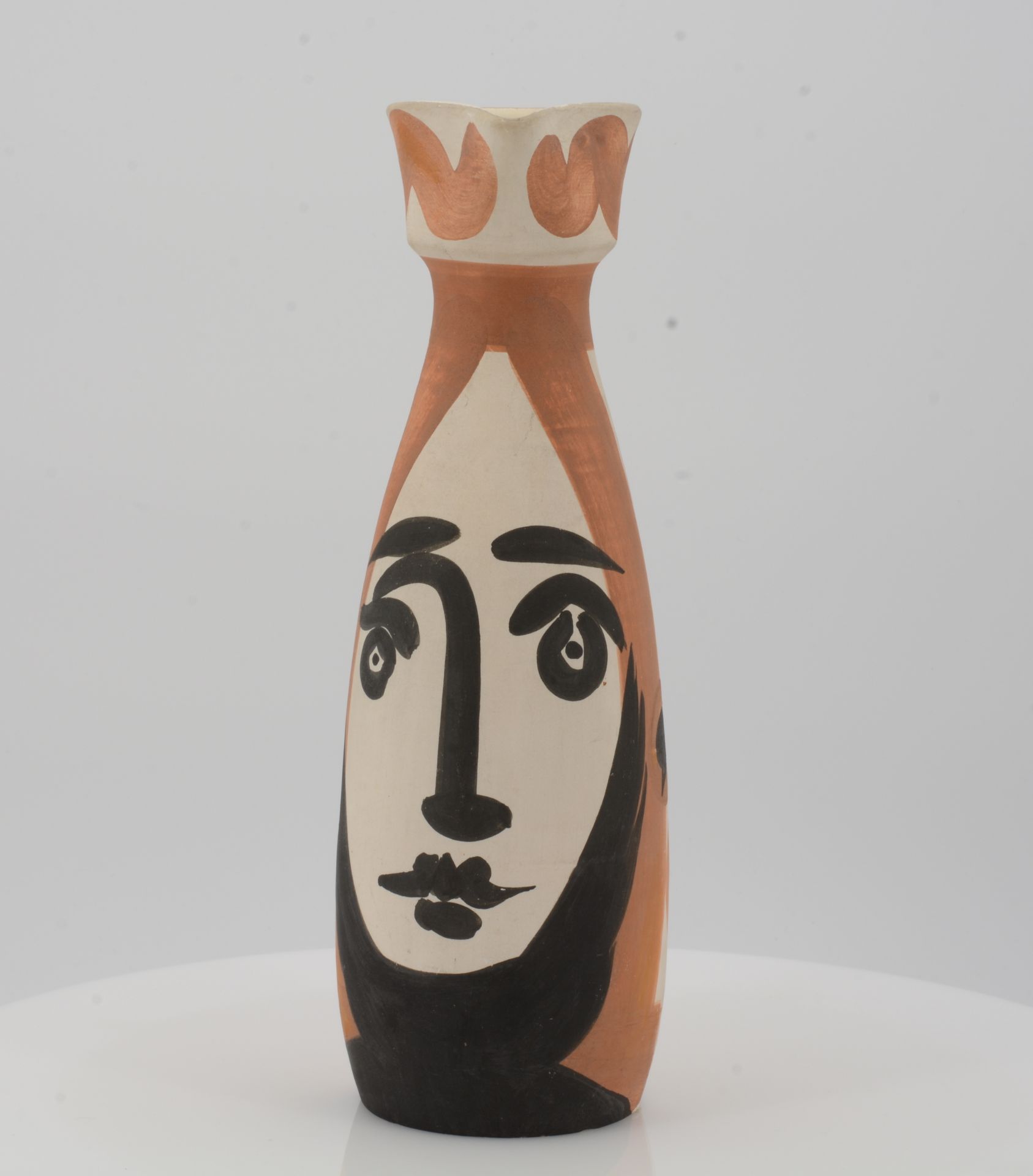 Picasso, Pablo1881 Malaga - 1973 MouginsFace. 1955. White earthenware clay, polychromed and glazed - Image 4 of 9