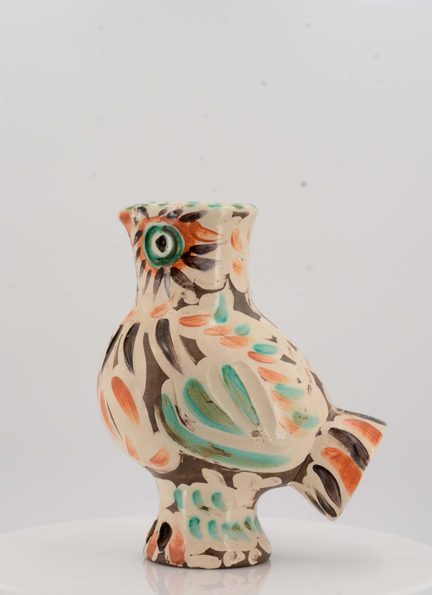 Picasso, Pablo1881 Malaga - 1973 MouginsWood owl. 1969. White earthenware clay, polychromed and - Bild 4 aus 9