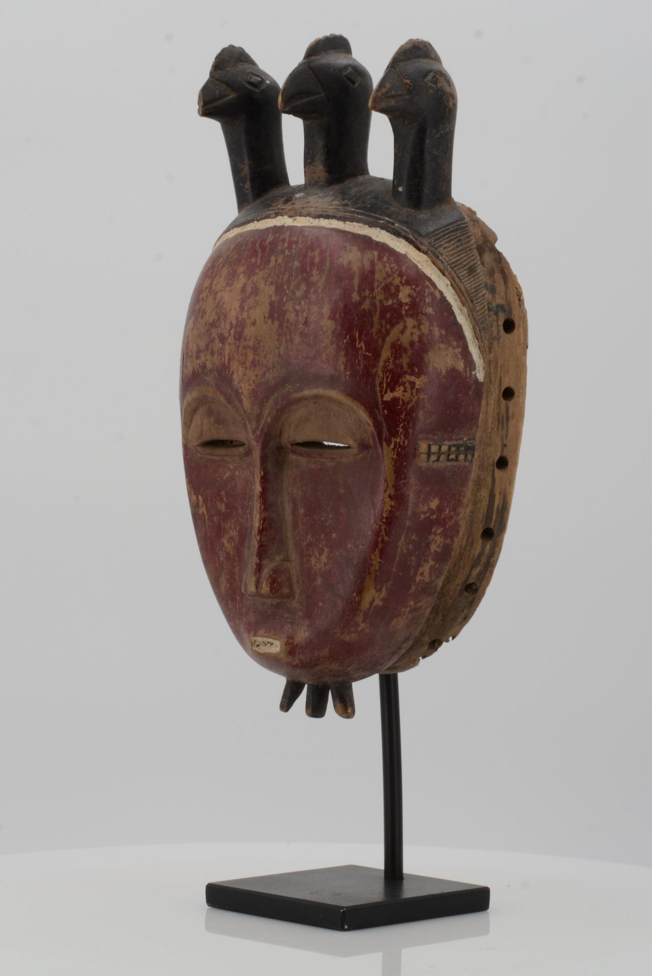 BAULE, Ivory Coast. Mask. Wood, red painted decoration. 26 x 14 x 8cm. Metal stand (24 x 11,5 x 8, - Bild 9 aus 9