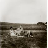 ARBUS, DIANENew York 1923 - 1971Titel: A family one evening in a nudist camp, PA. Datierung: 1965.