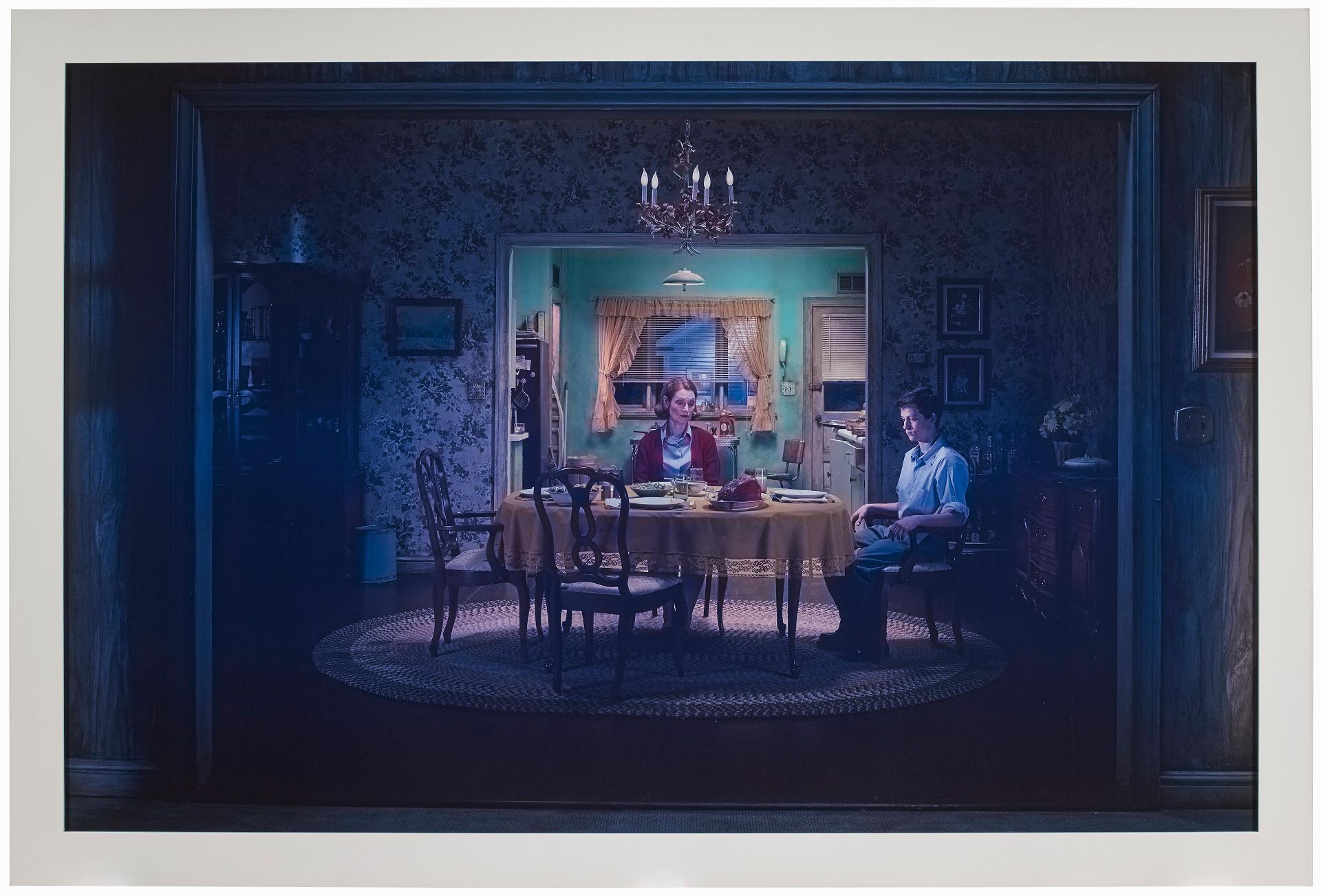 CREWDSON, GREGORY1962 New YorkTitel: Untitled, Winter (Sunday roast). Untertitel: Aus: Beneath the