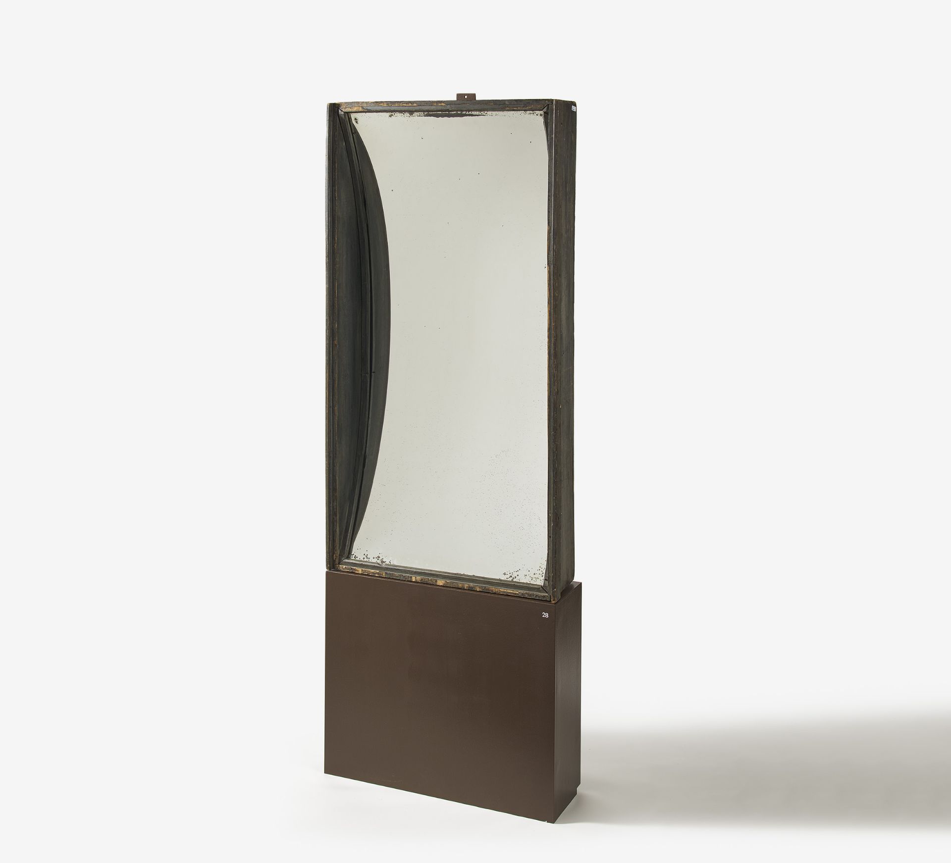 Titel: Rigolorium - Großer Zerrspiegel. Datierung: Frankreich. Um 1900. Spiegelglas. HolzrahmenMaße: