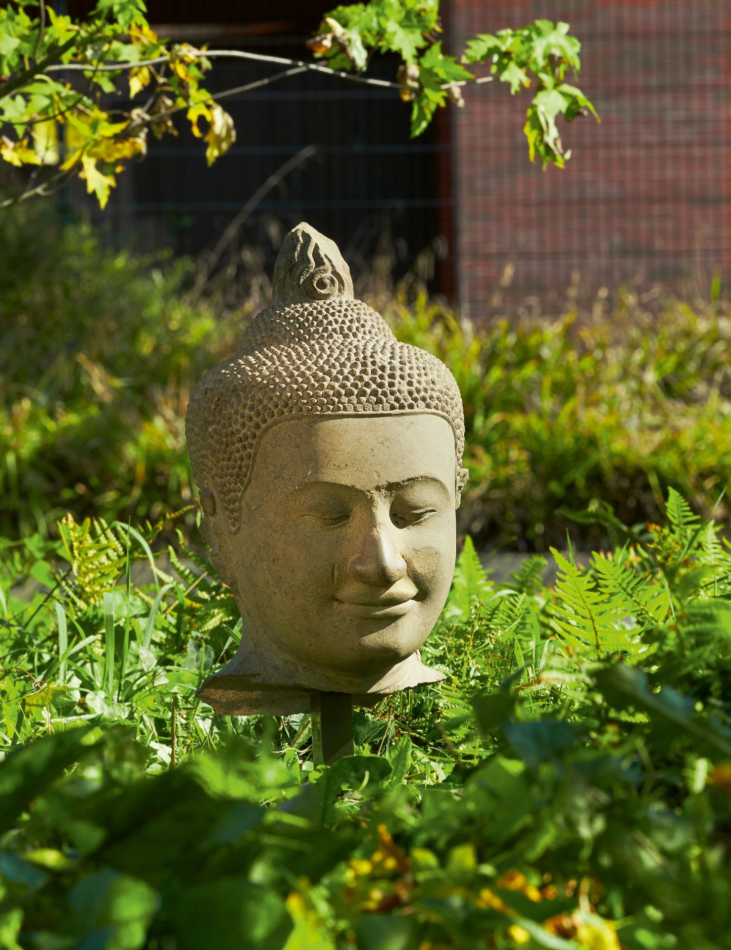 ÜBERLEBENSGROßER BUDDHA-KOPF. - Bild 2 aus 6